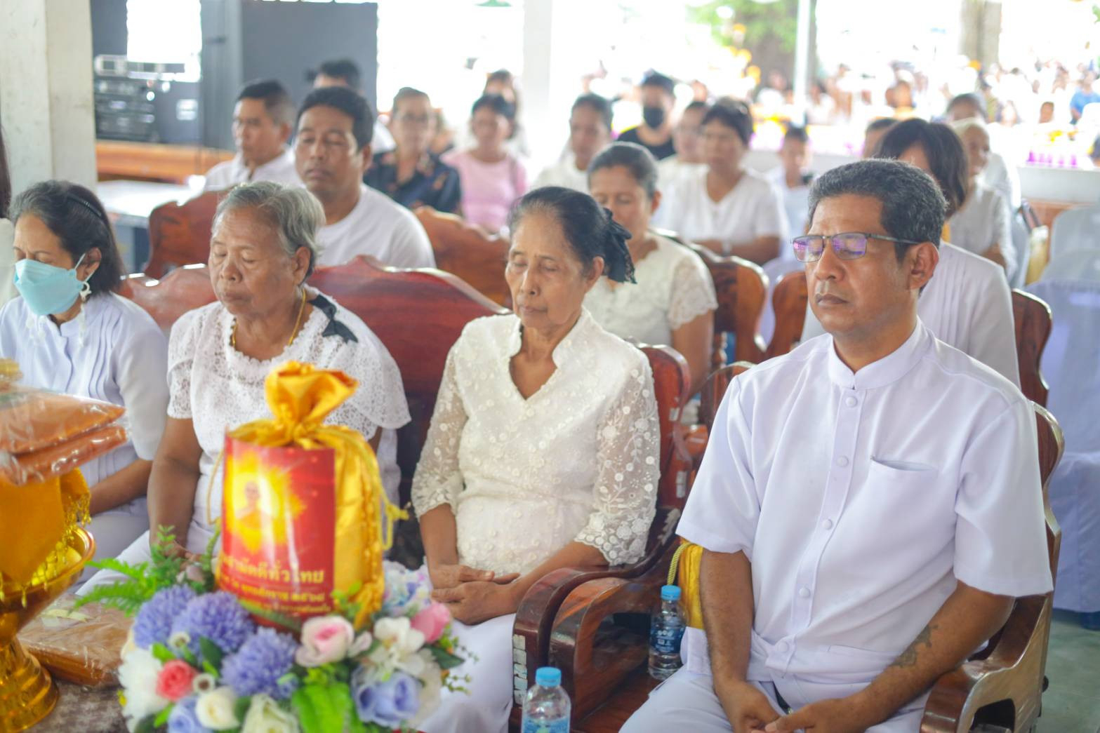 ภาพร่วมพิธีกรรมวัดประชุมชน