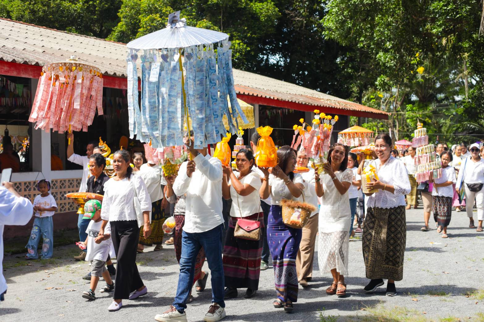 ภาพร่วมพิธีกรรมวัดประชุมชน