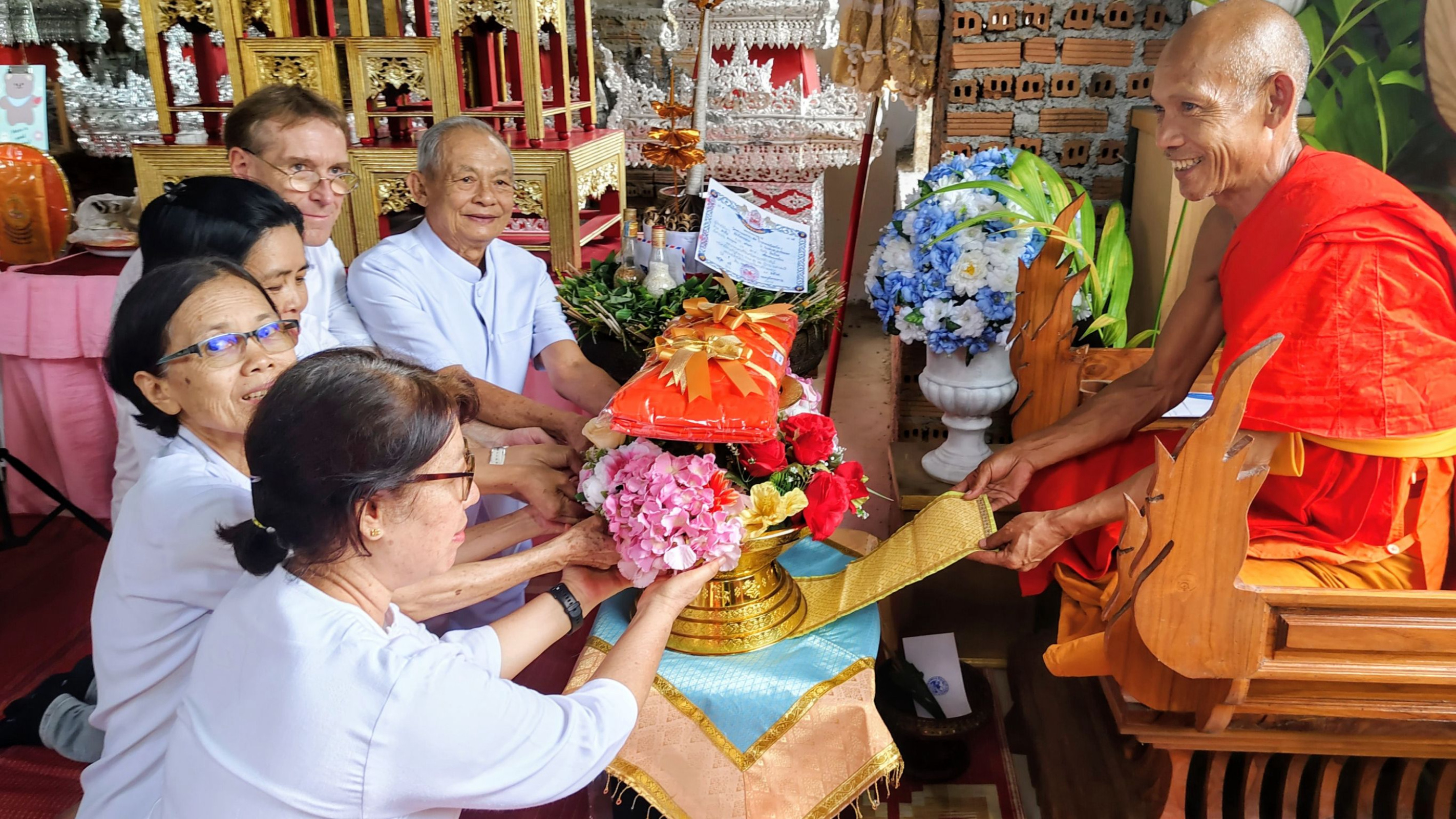 ภาพร่วมพิธีกรรมวัดปางฮ่าง