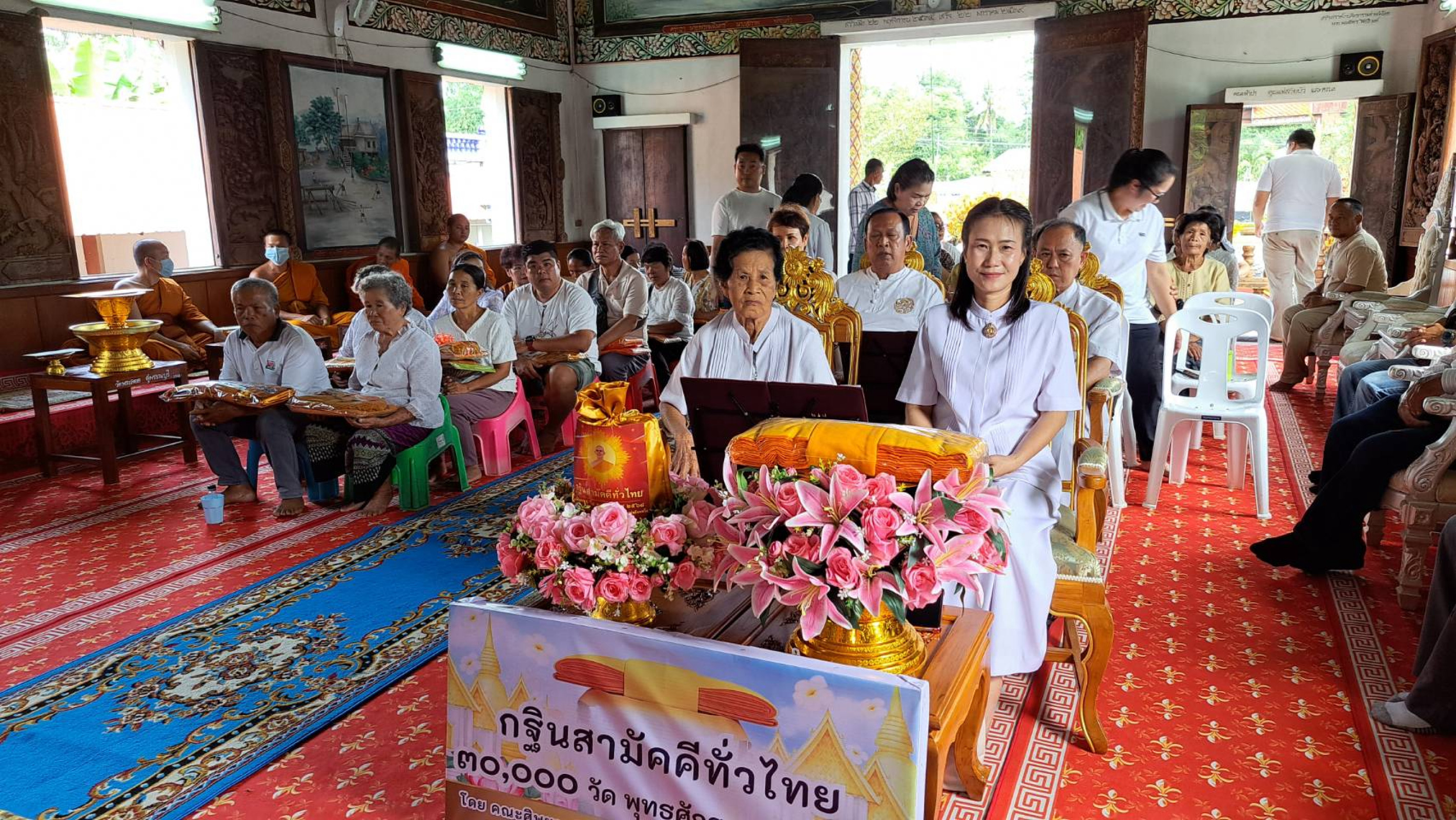 ภาพร่วมพิธีกรรมวัดสว่างไพบูลย์