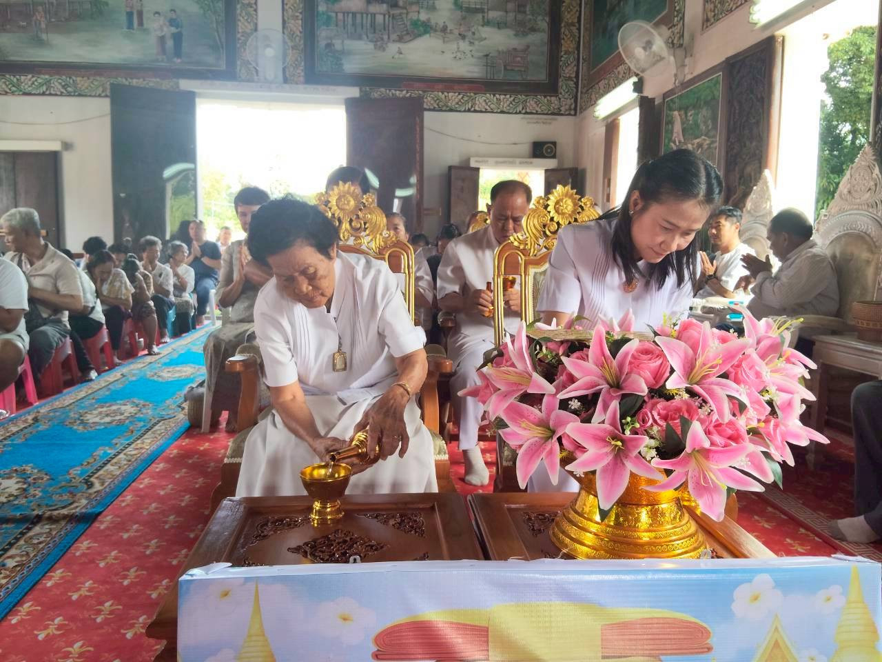 ภาพร่วมพิธีกรรมวัดสว่างไพบูลย์