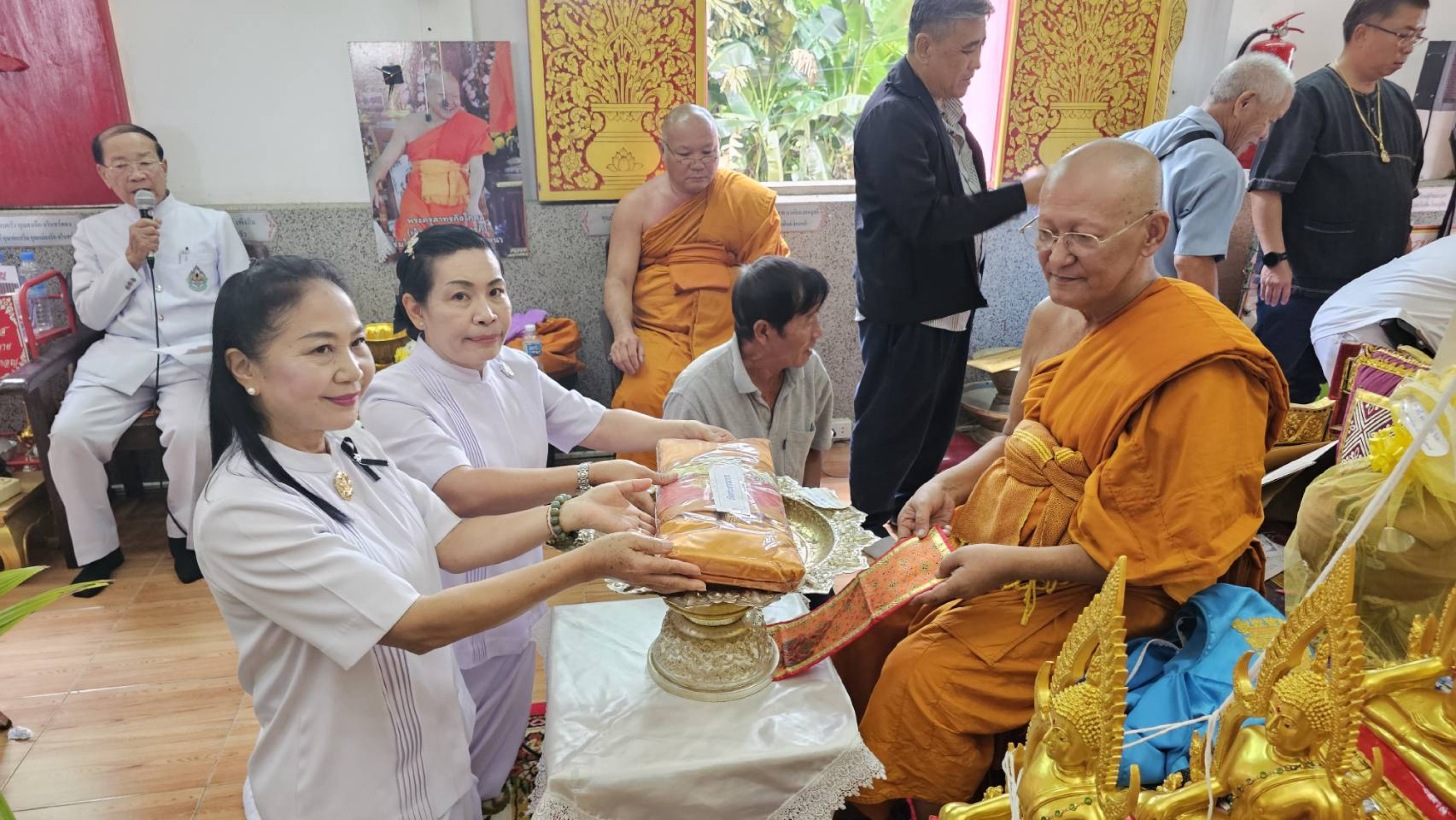 ภาพร่วมพิธีกรรมวัดป่าเป้า