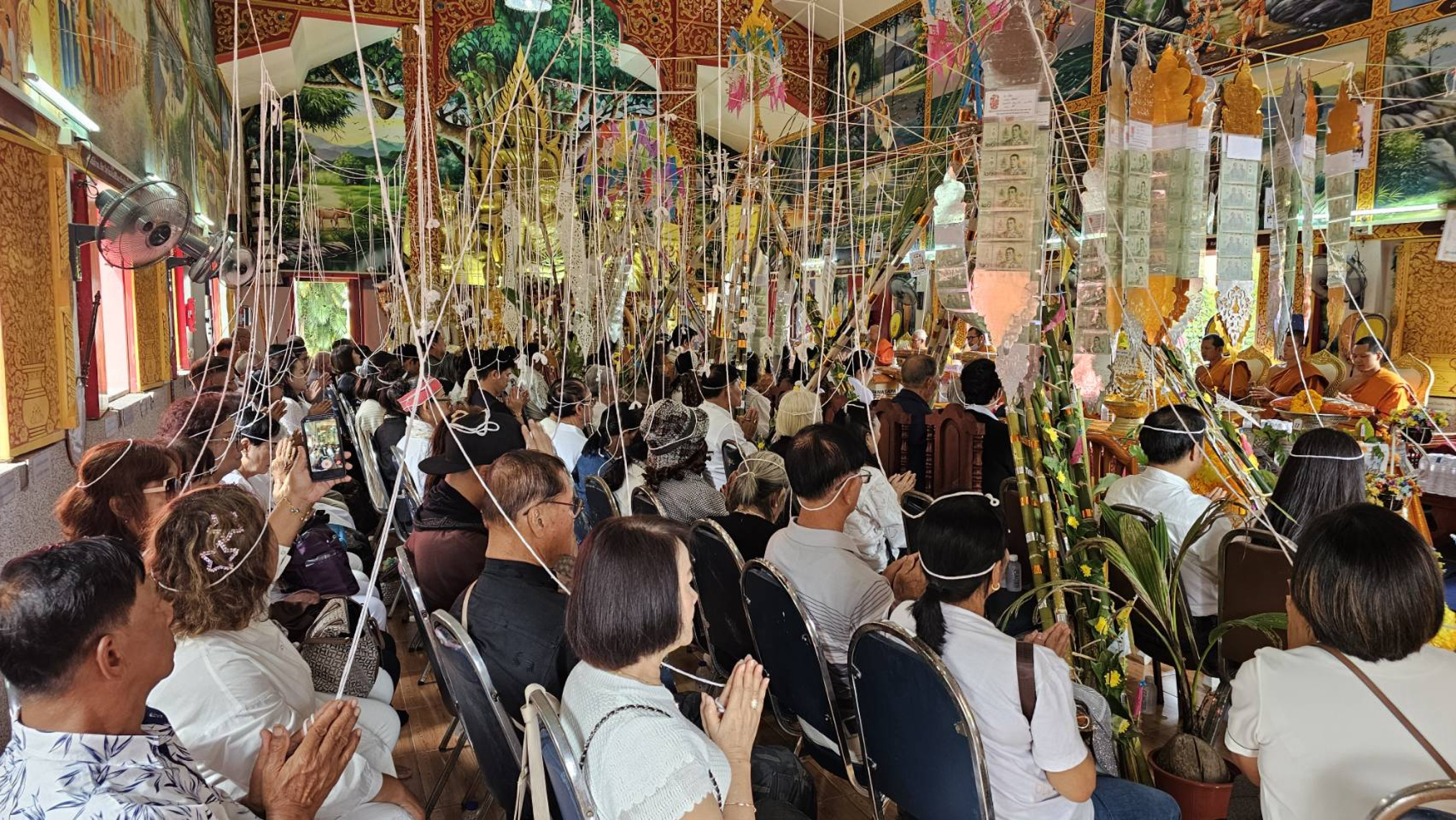 ภาพร่วมพิธีกรรมวัดป่าเป้า