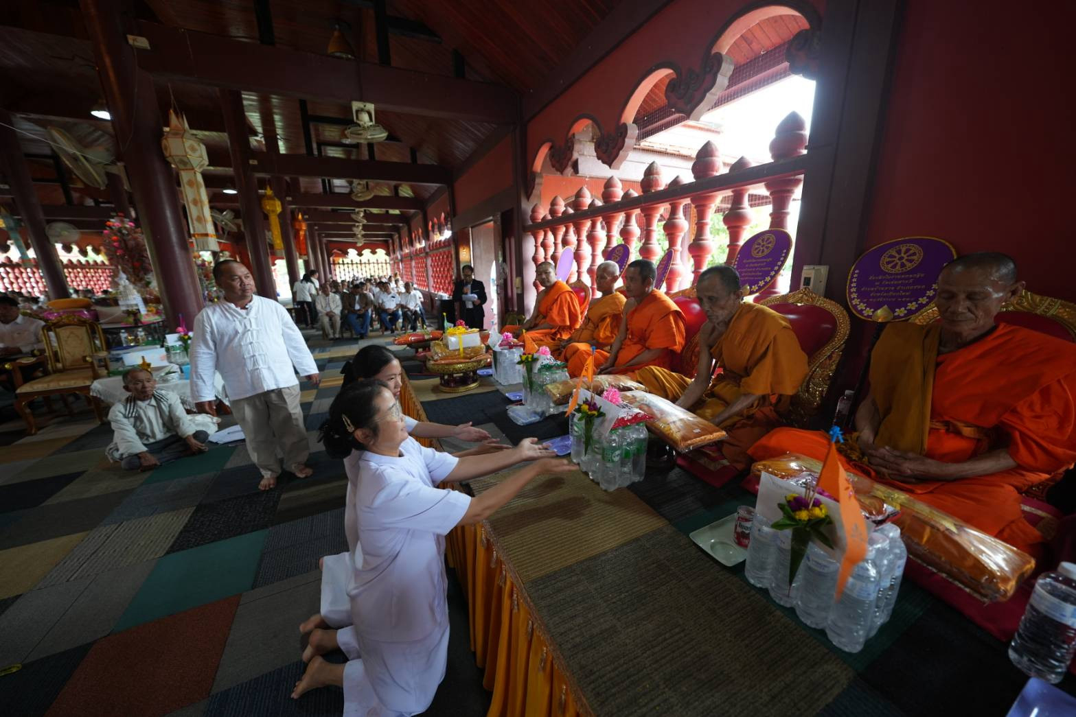 ภาพร่วมพิธีกรรมวัดเด่นสารภี