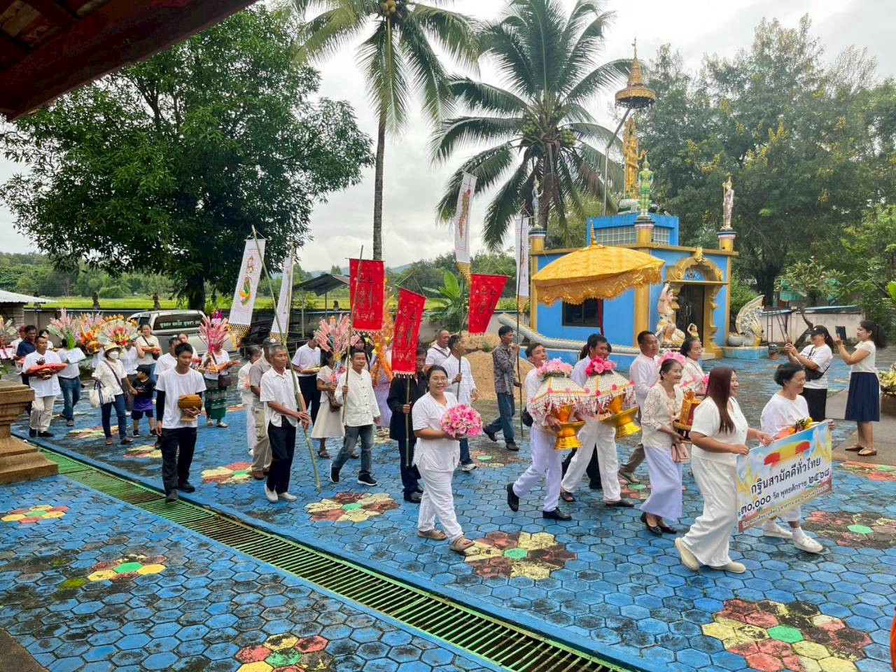 ภาพร่วมขบวนกฐินวัดทาสบเส้า