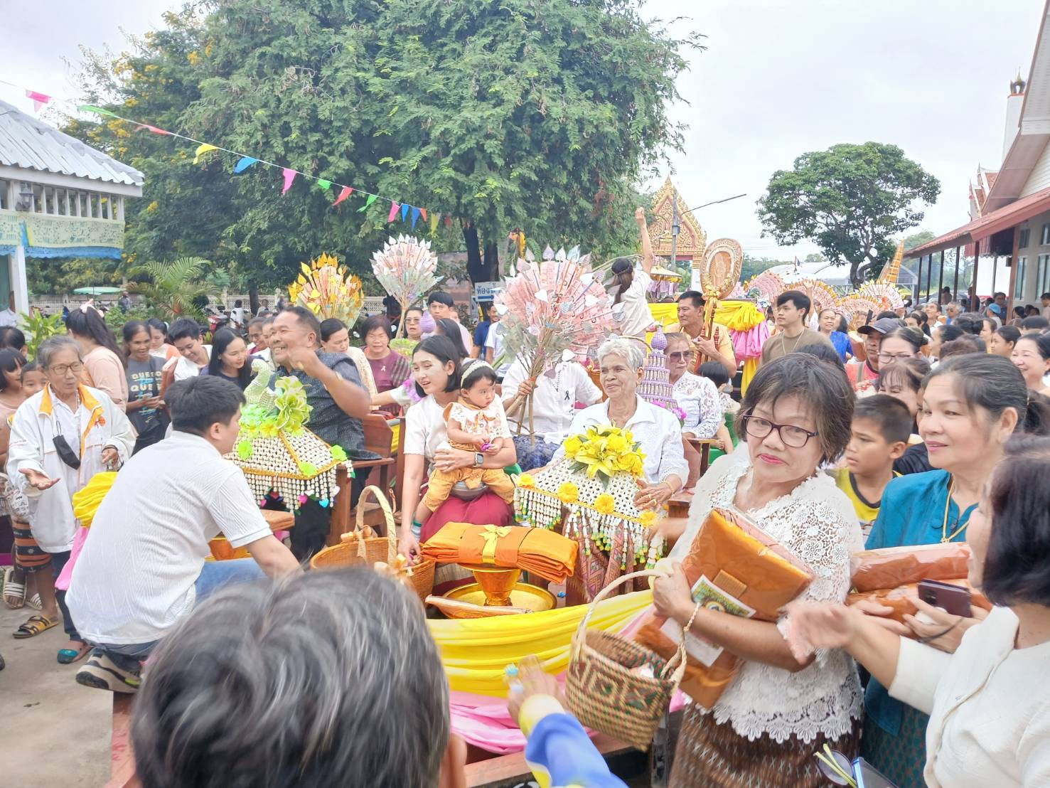 ภาพร่วมพิธีกรรมวัดทุ่งสว่าง
