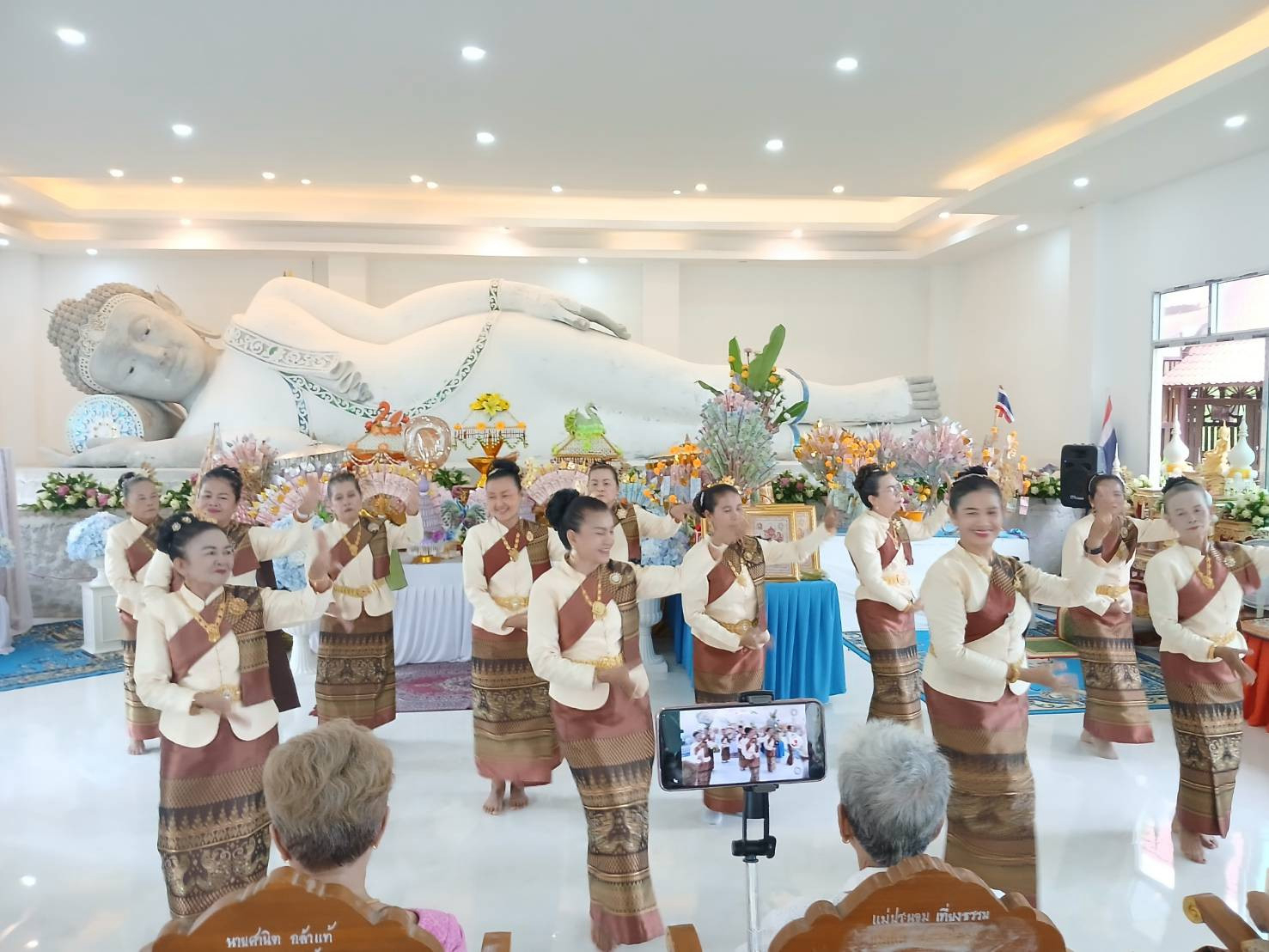 ภาพร่วมพิธีกรรมวัดทุ่งสว่าง