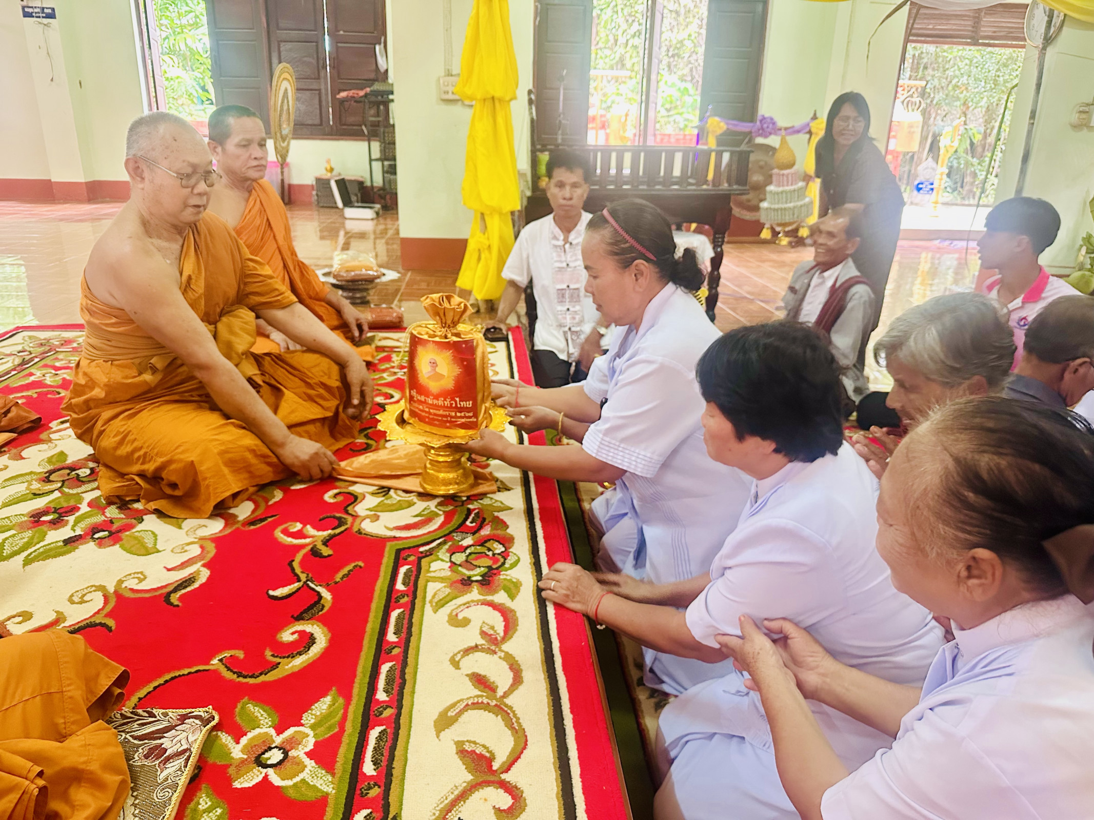 ภาพการถวายปัจจัยวัดแขมใต้