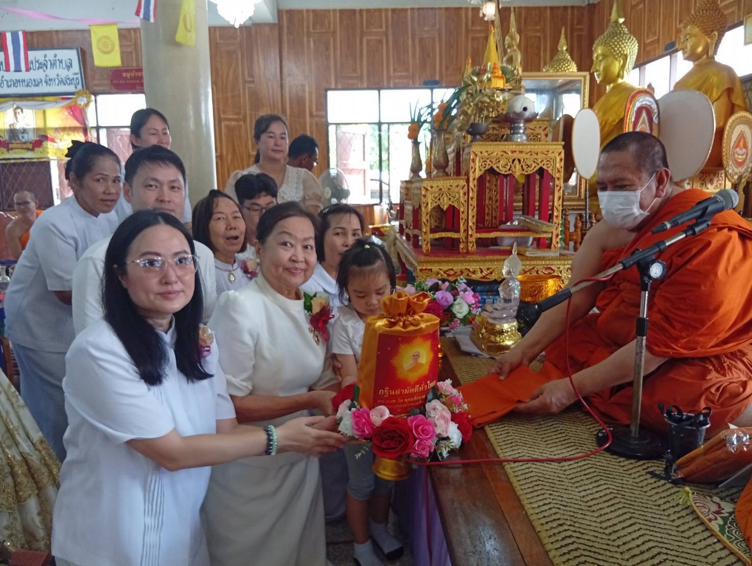 ภาพการถวายปัจจัยวัดหนองนาค