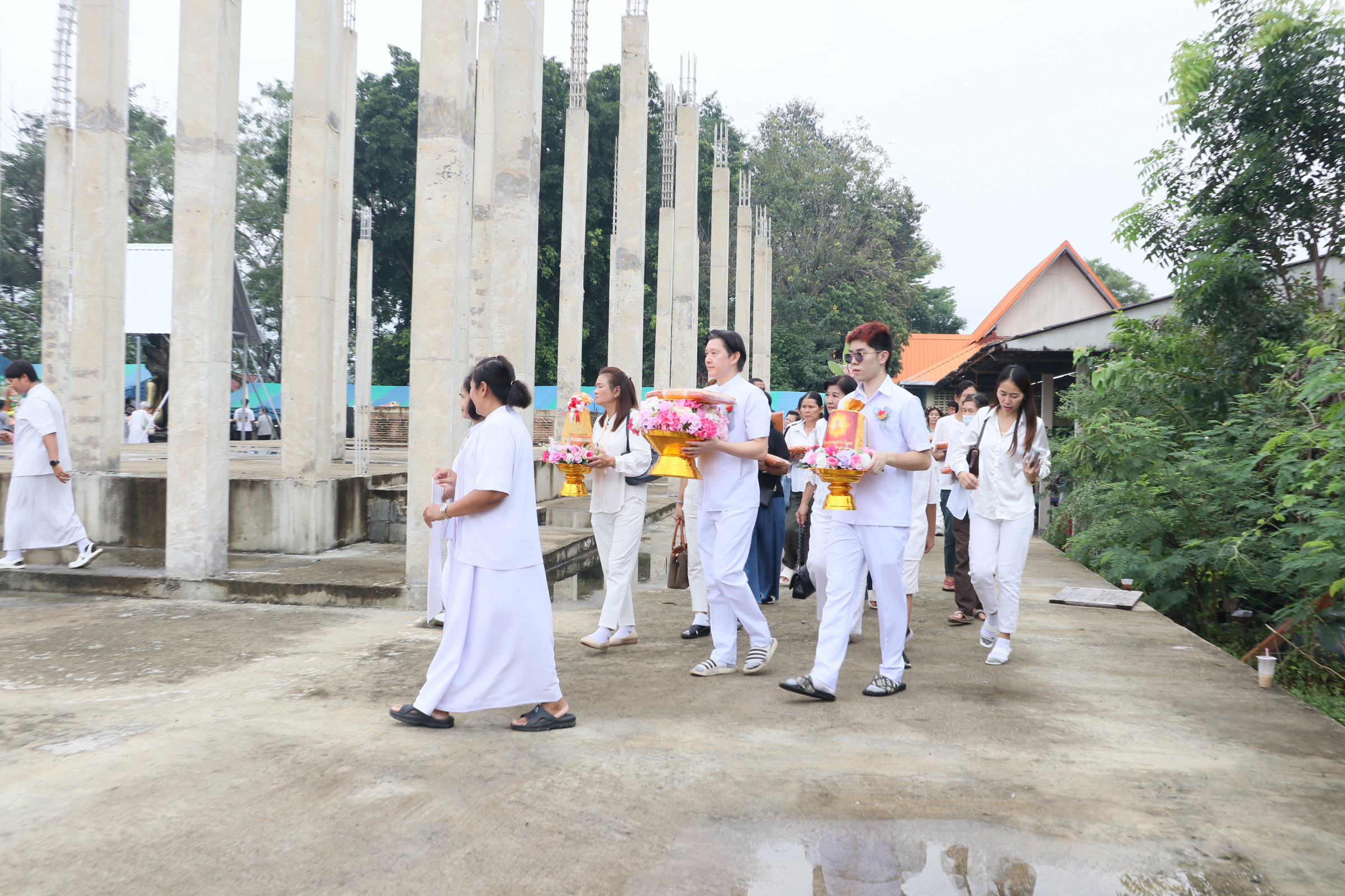 ภาพร่วมขบวนกฐินวัดกัลยาณีทรงธรรม