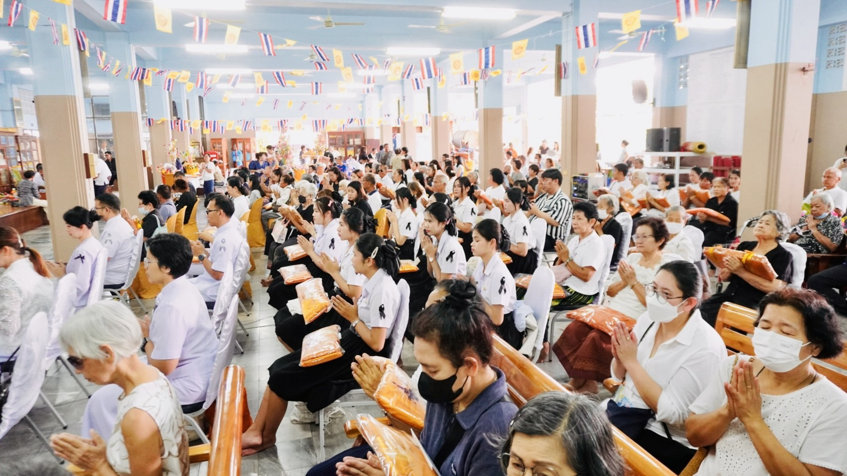 ภาพร่วมพิธีกรรมวัดหนองทองทราย