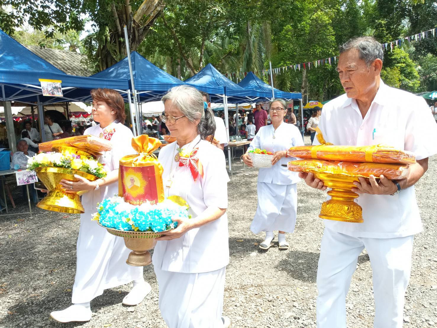 ภาพร่วมขบวนกฐินวัดย่าบลพัฒนา