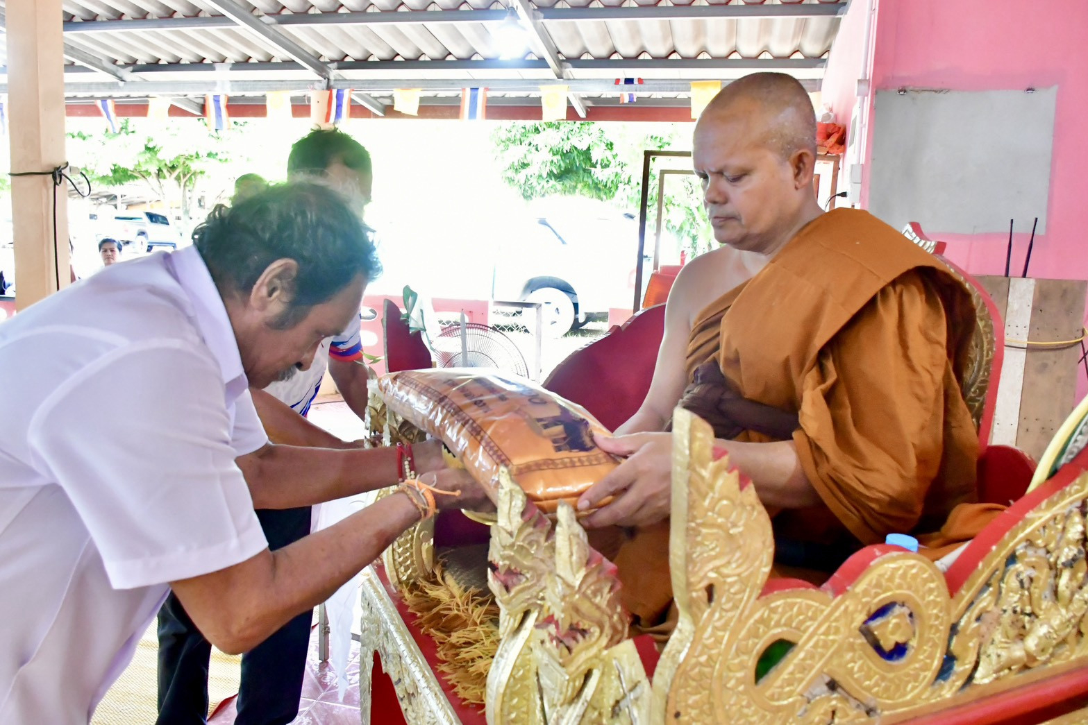 ภาพร่วมพิธีกรรมสำนักสงฆ์ป่าแก่บ่อหิน