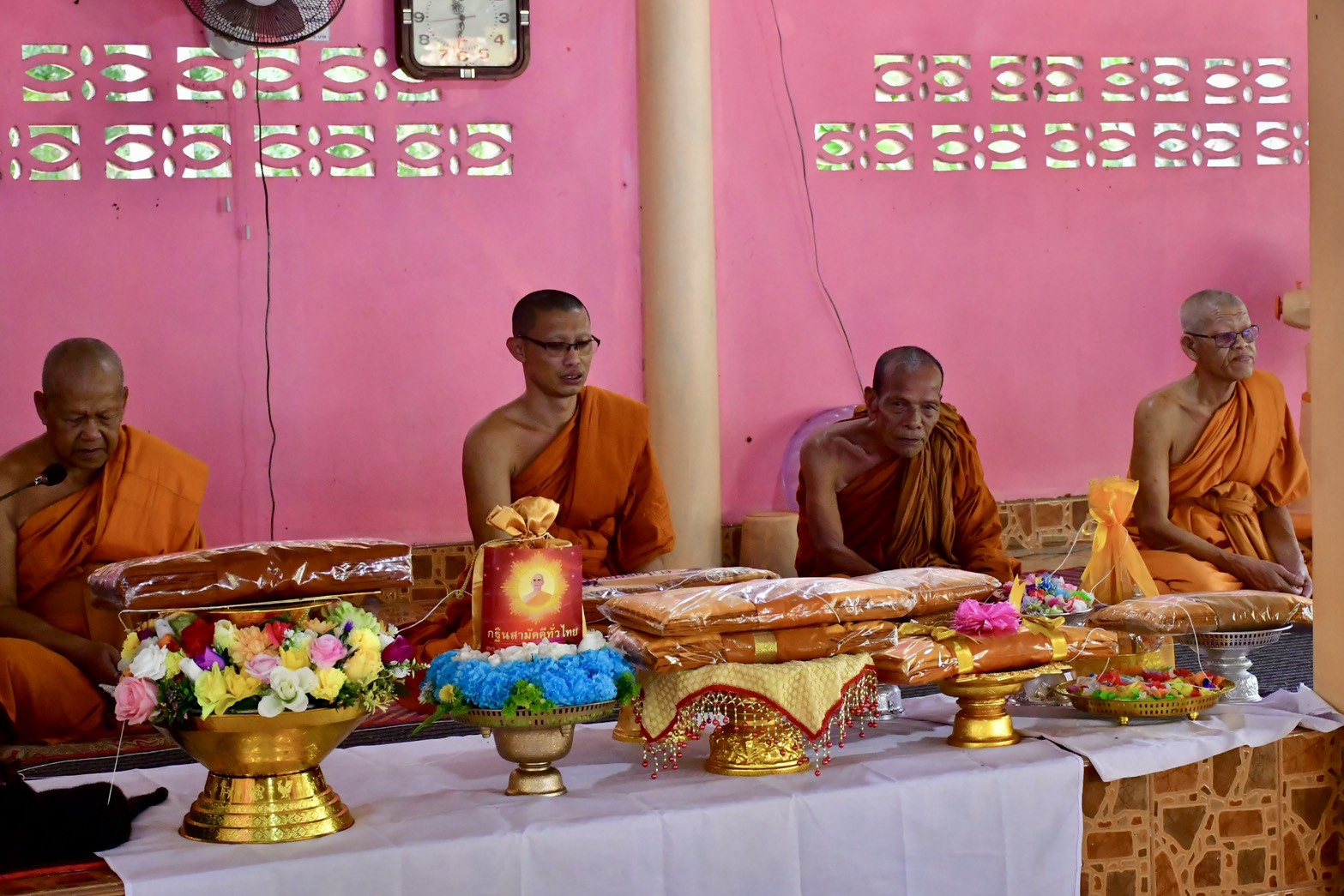 ภาพร่วมพิธีกรรมสำนักสงฆ์ป่าแก่บ่อหิน