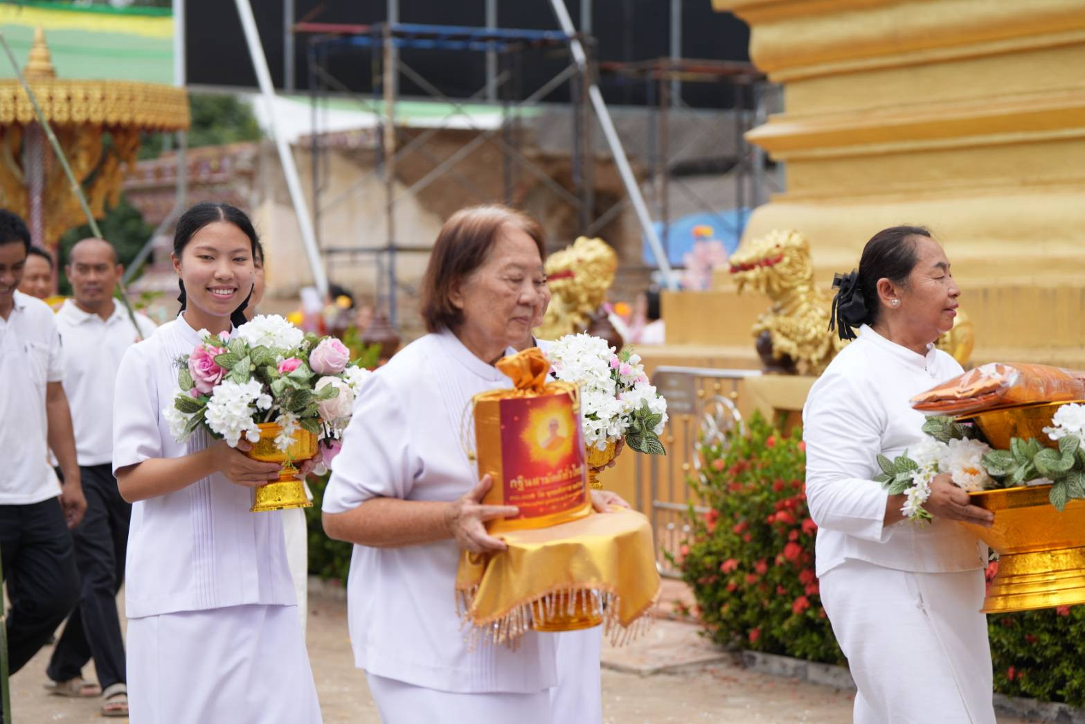 ภาพร่วมพิธีกรรมวัดรัตนวราราม