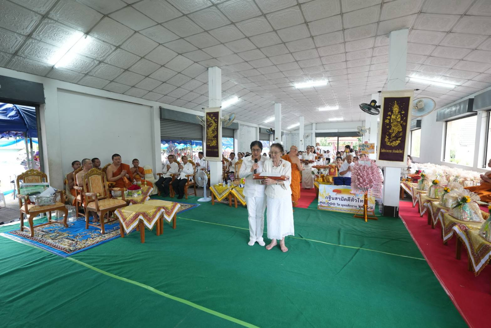 ภาพร่วมพิธีกรรมวัดรัตนวราราม