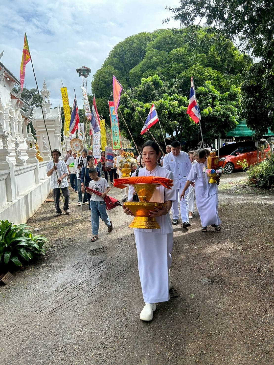 ภาพร่วมพิธีกรรมวัดต้นผึ้ง