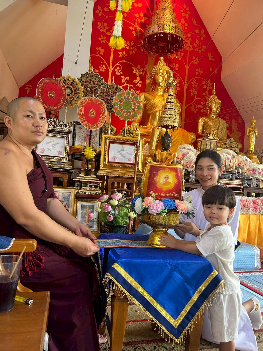 ภาพร่วมพิธีกรรมวัดต้นผึ้ง