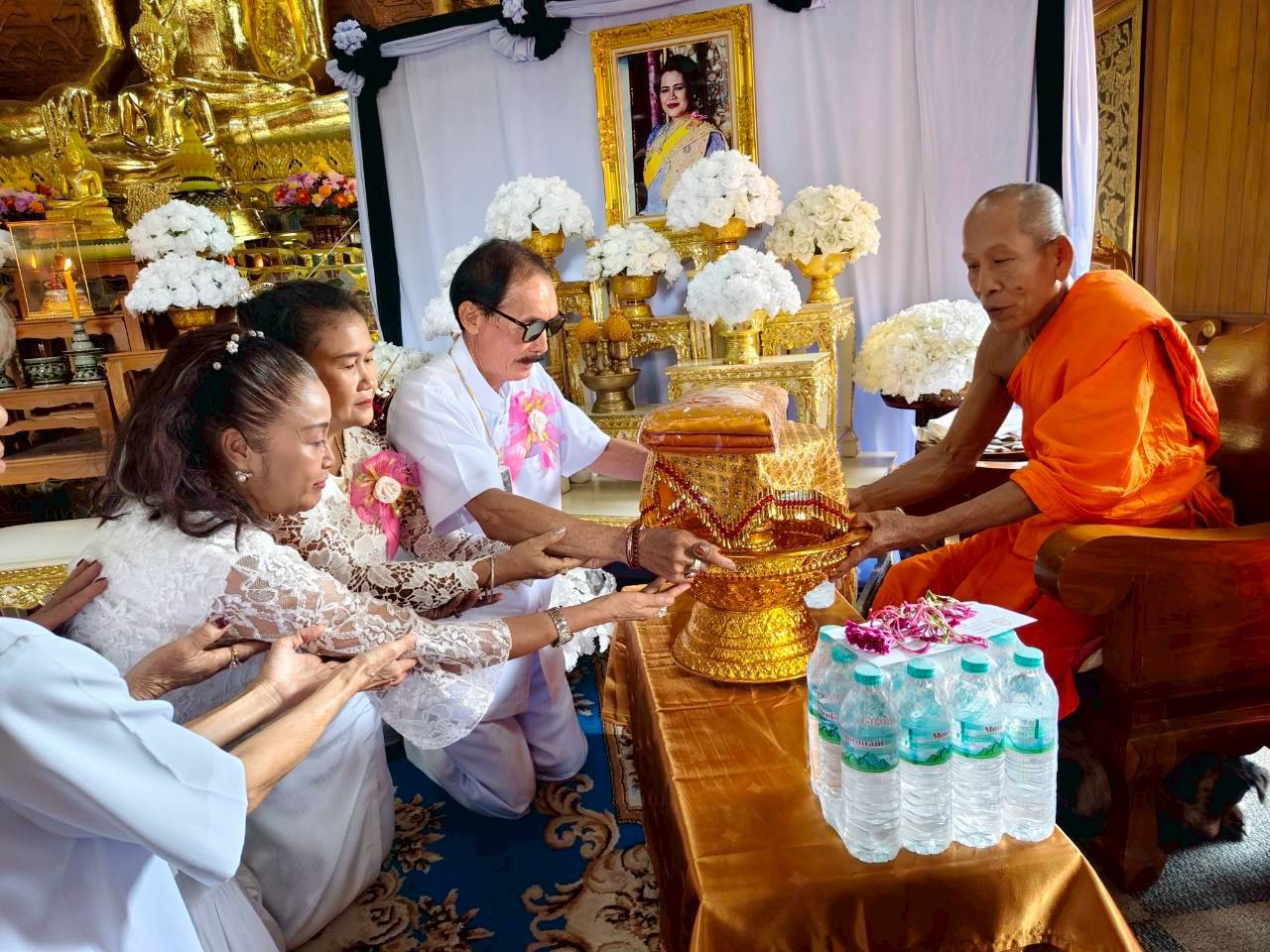 ภาพร่วมพิธีกรรมวัดนาเอี้ยง