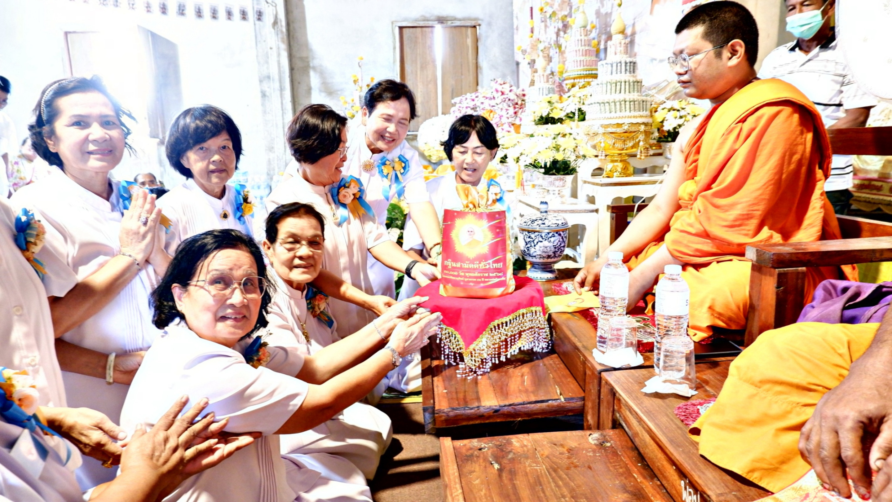 ภาพการถวายปัจจัยวัดถาวรสามัคคีธรรม