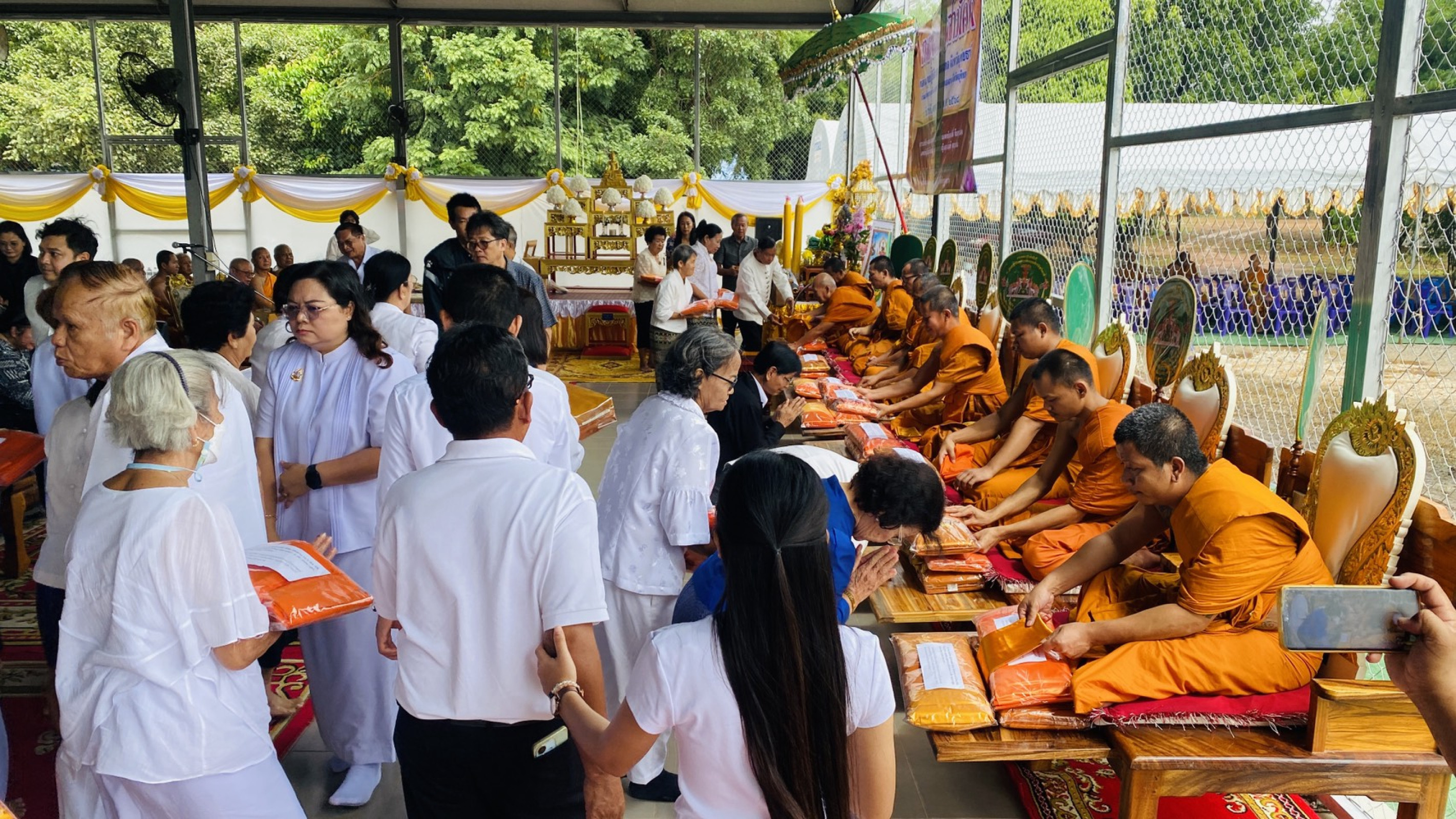 ภาพร่วมพิธีกรรมศูนย์ปฏิบัติธรรมพุทธมณฑลจังหวัดอุทัยธานี