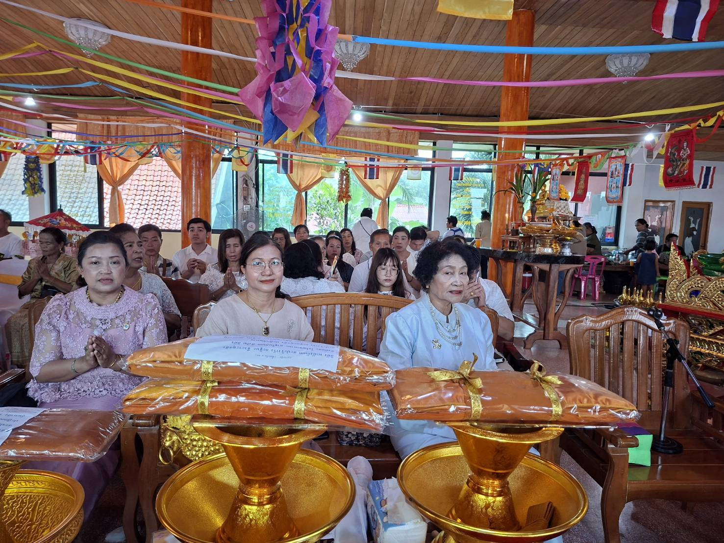 ภาพร่วมพิธีกรรมวัดโกรกลึก