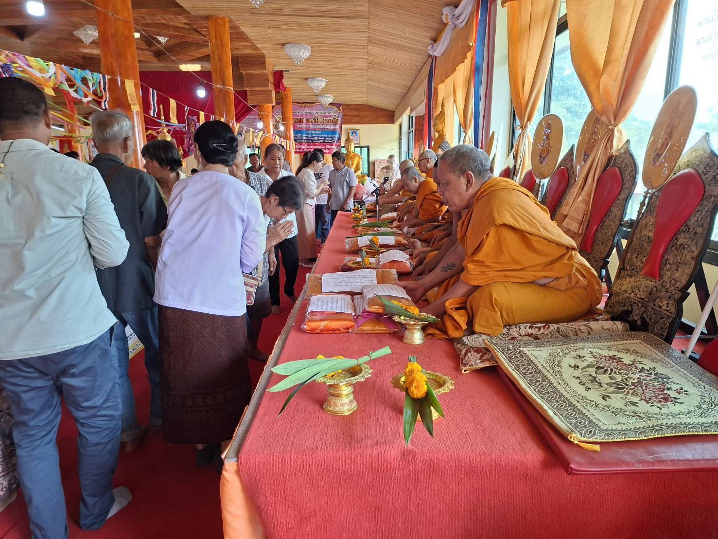 ภาพร่วมพิธีกรรมวัดโกรกลึก