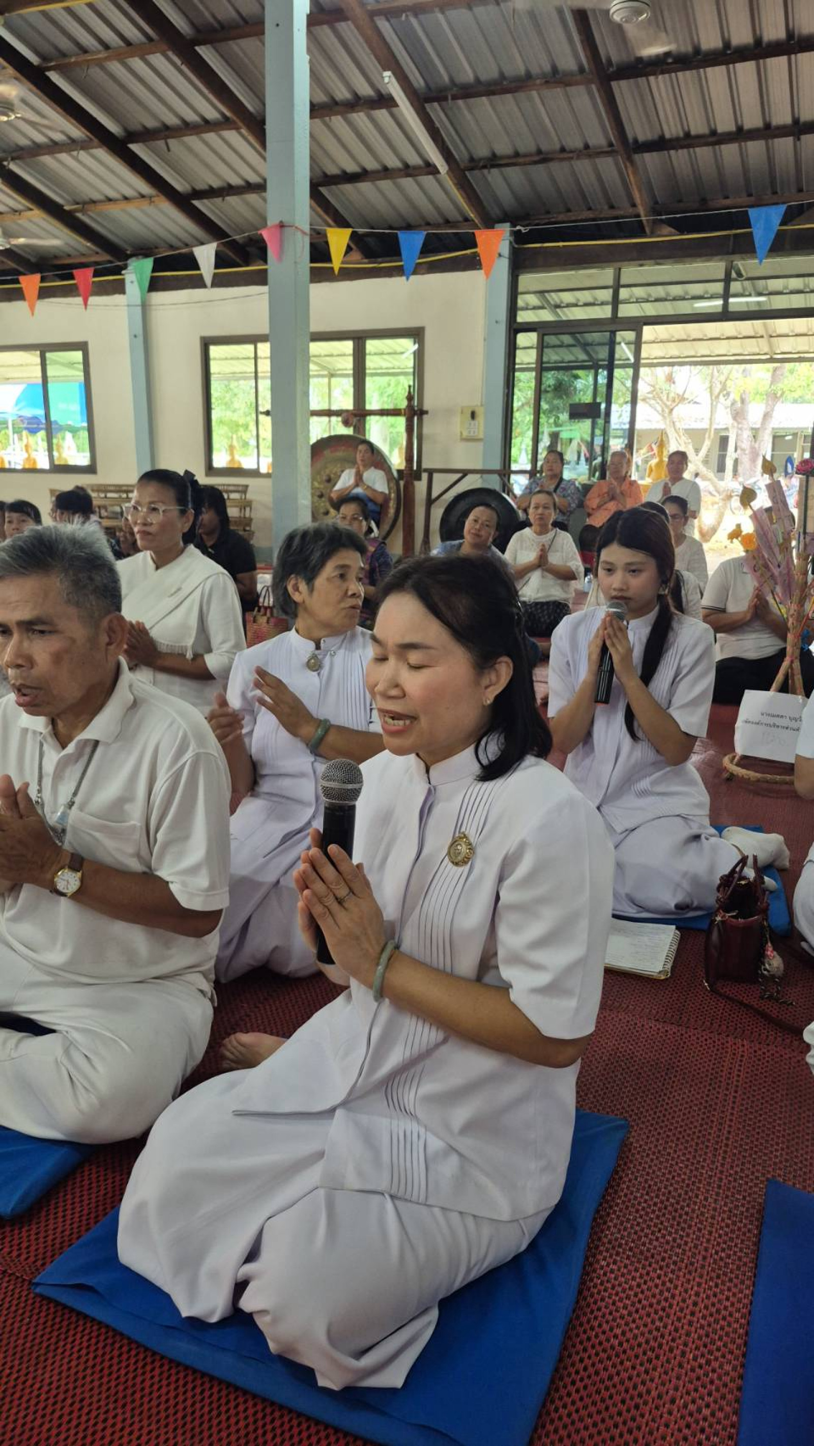 ภาพร่วมพิธีกรรมวัดทุ่งรวงทอง