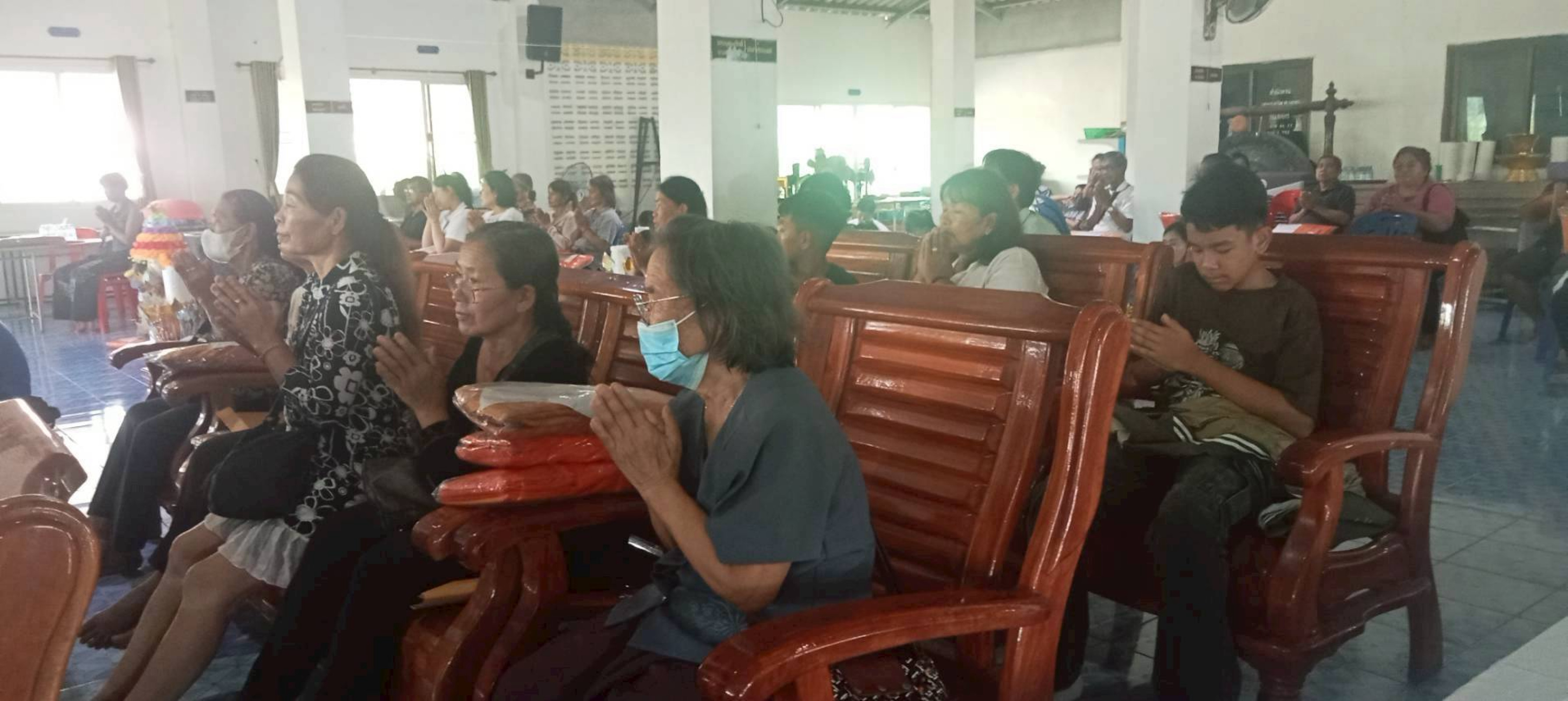 ภาพร่วมพิธีกรรมวัดเก่าต้นมะค่า