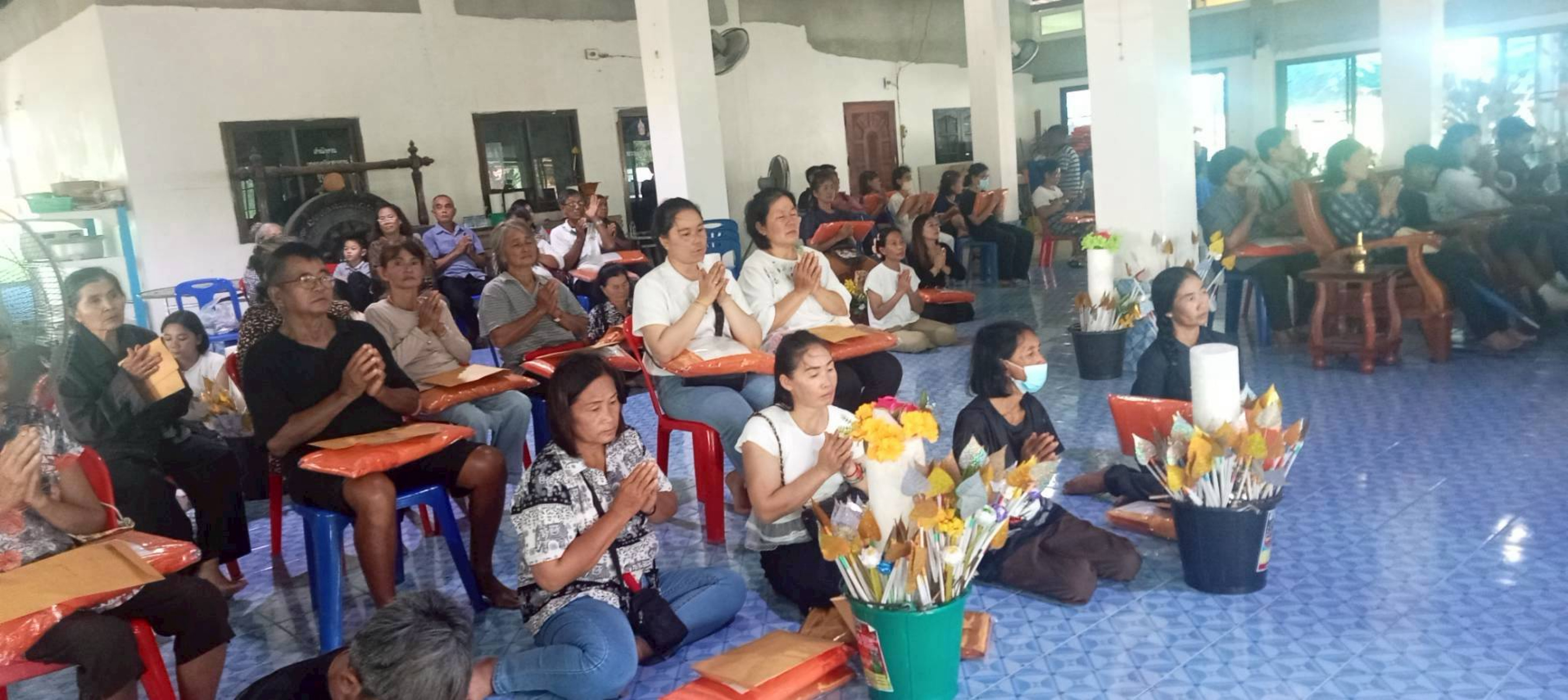 ภาพร่วมพิธีกรรมวัดเก่าต้นมะค่า