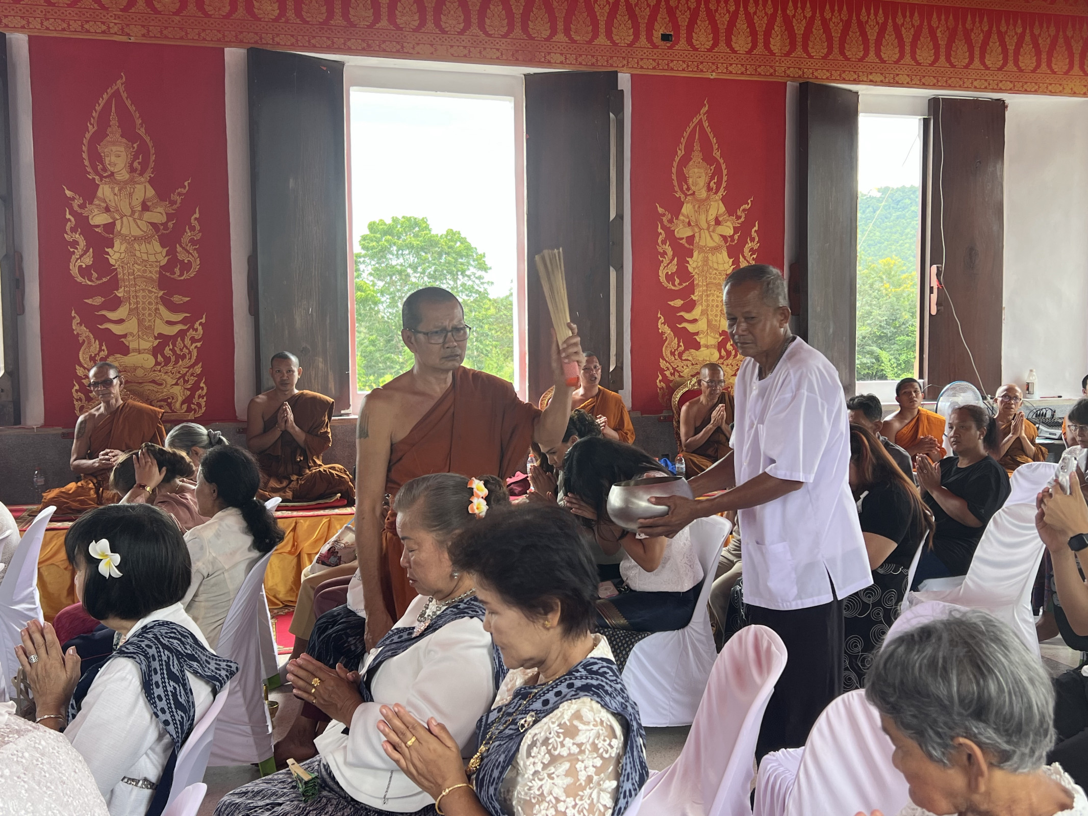 ภาพร่วมพิธีกรรมวัดห้วยพรหม