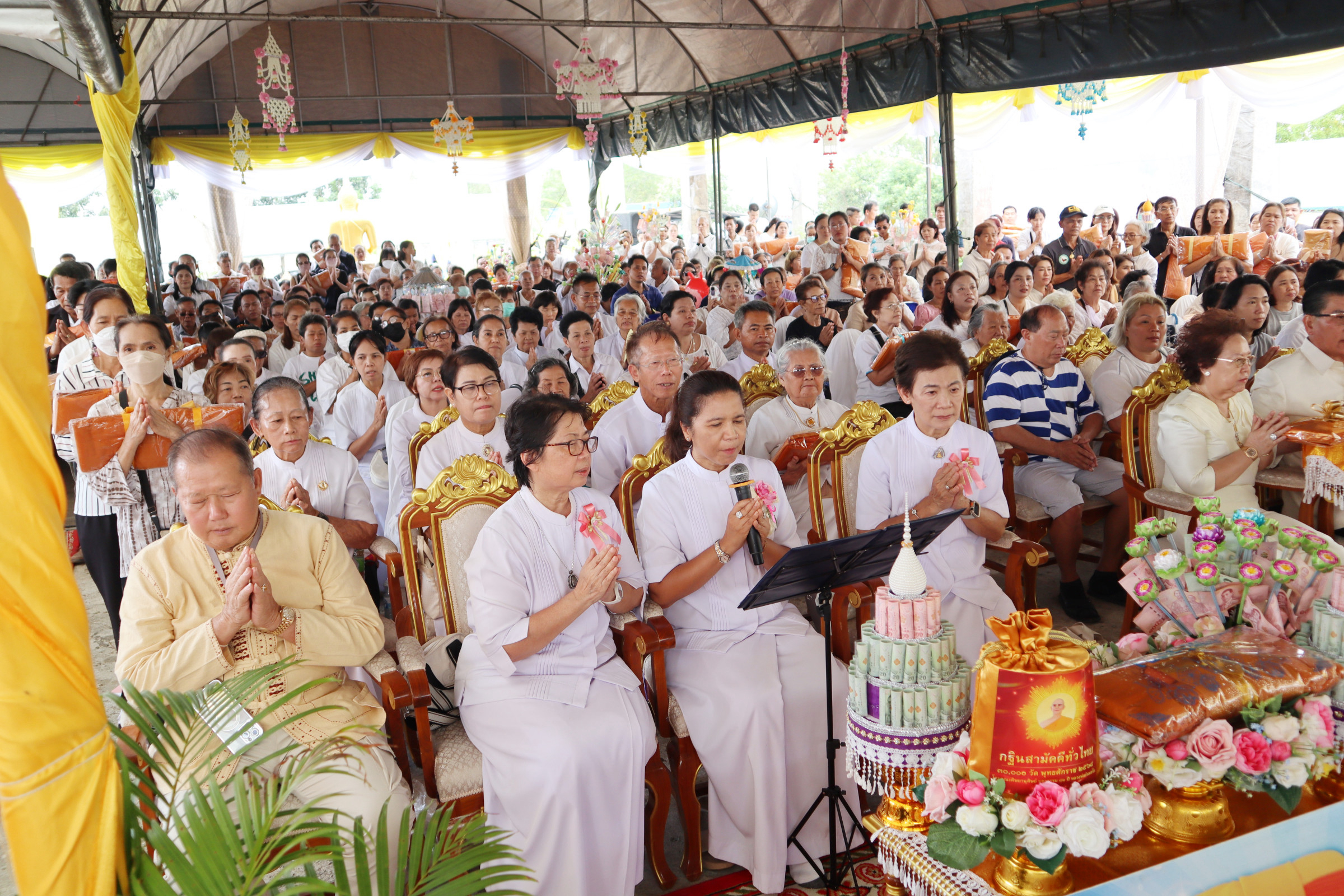 ภาพร่วมพิธีกรรมวัดป่ามงคลสุนาถวนิชย์กุล