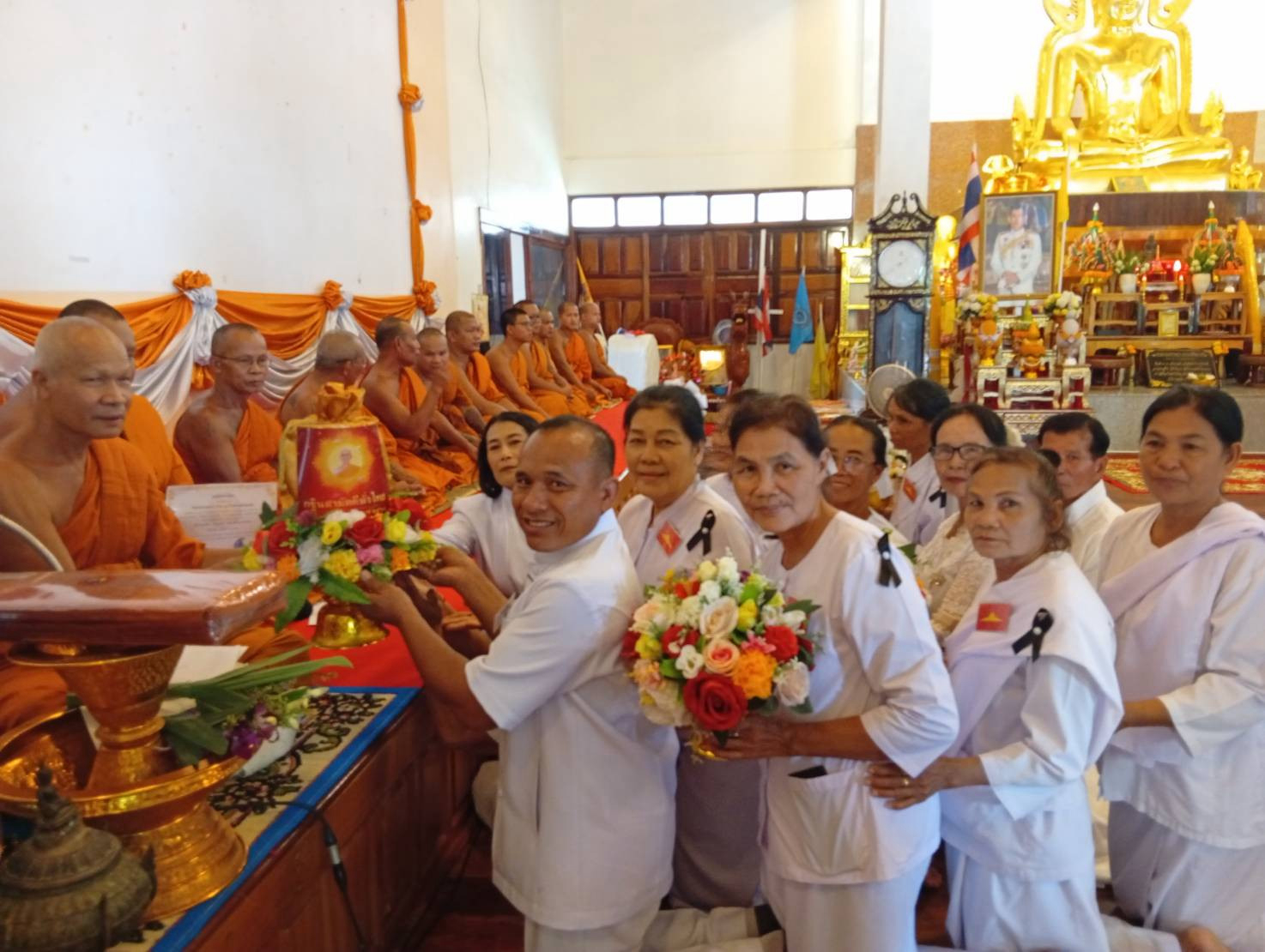 ภาพการถวายปัจจัยวัดแสลงโทน