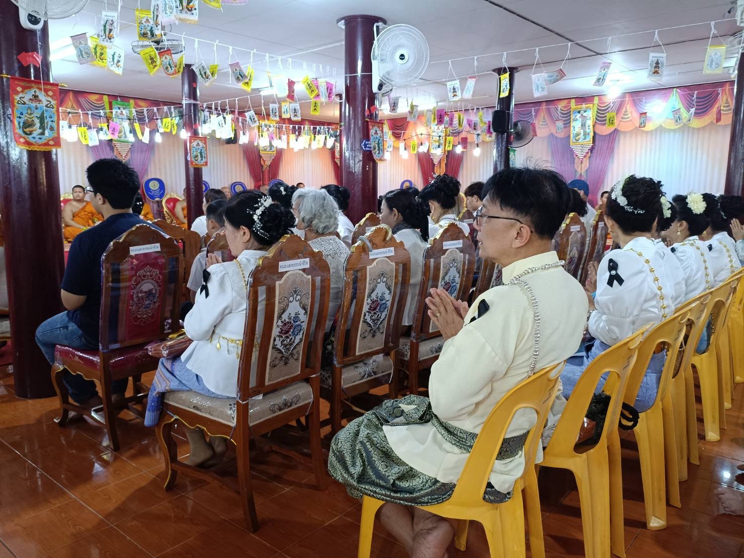 ภาพร่วมพิธีกรรมวัดไร่เกาะต้นสำโรง