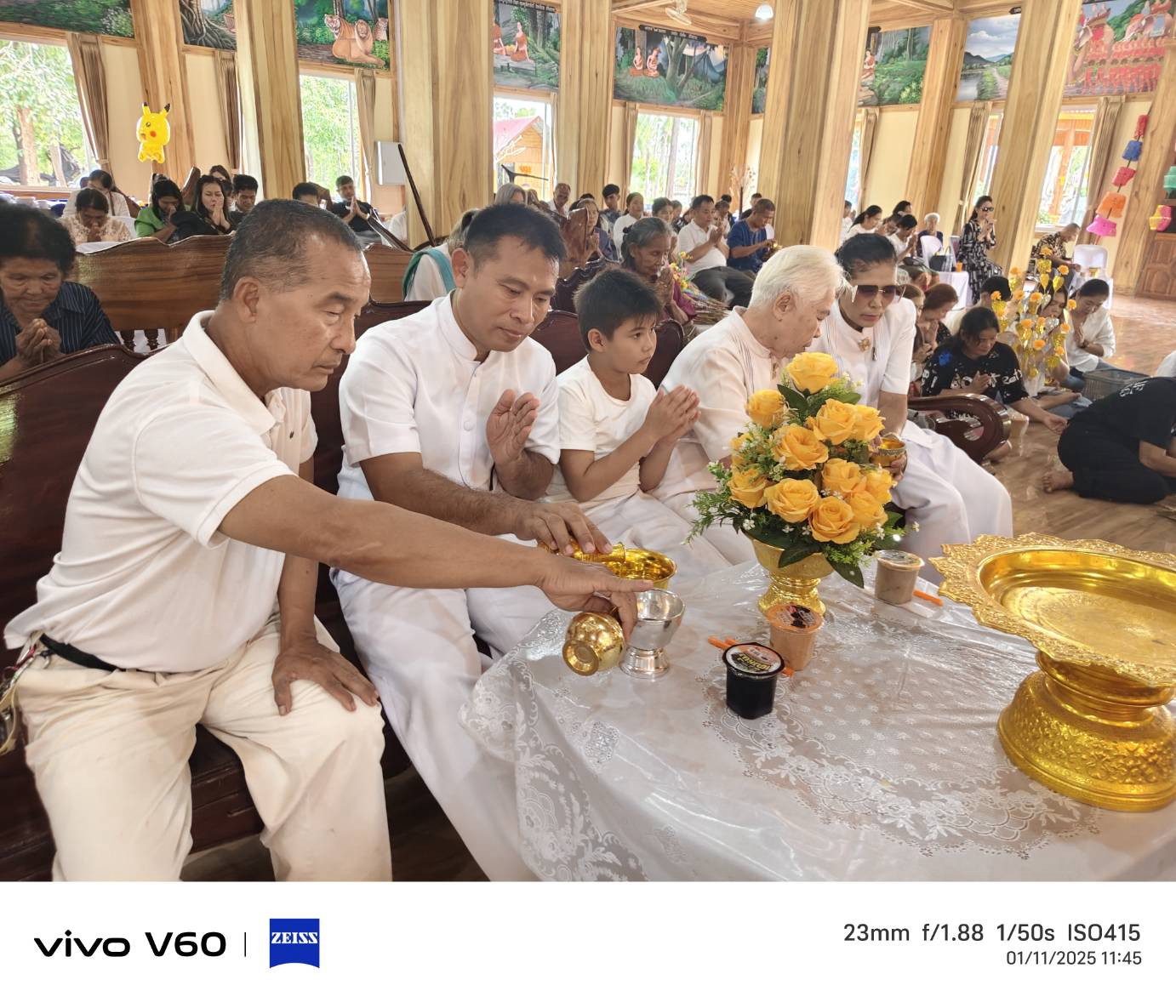 ภาพร่วมพิธีกรรมวัดทับผึ้ง