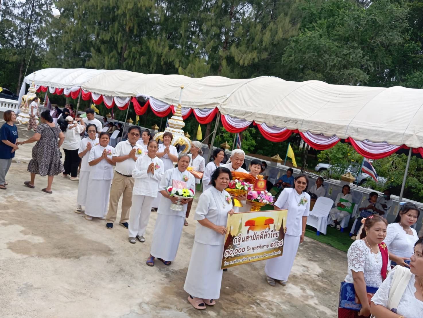 ภาพร่วมขบวนกฐินวัดหนองแก