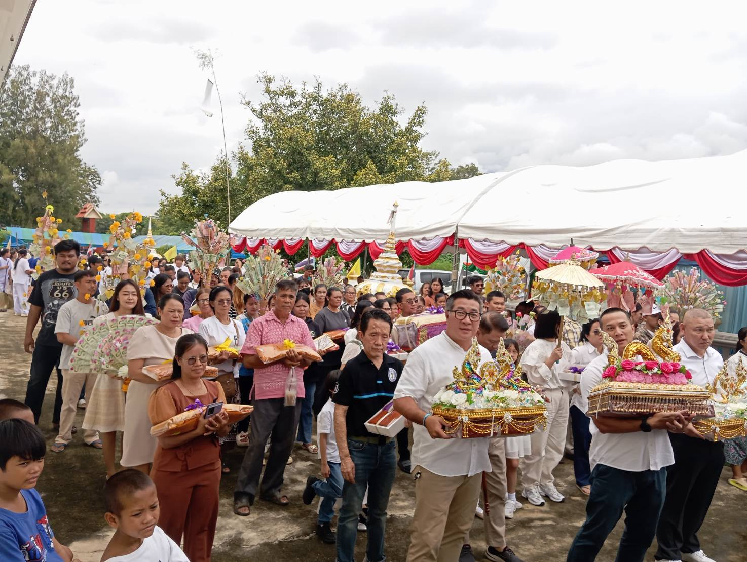 ภาพร่วมพิธีกรรมวัดหนองแก