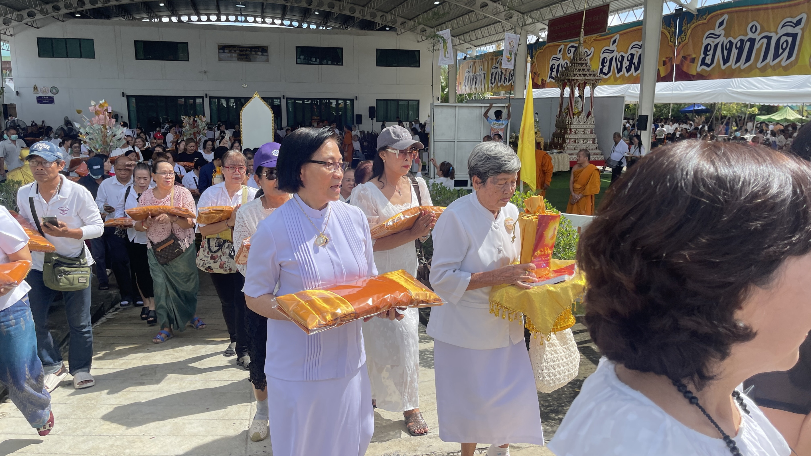 ภาพร่วมพิธีกรรมวัดจันทร์