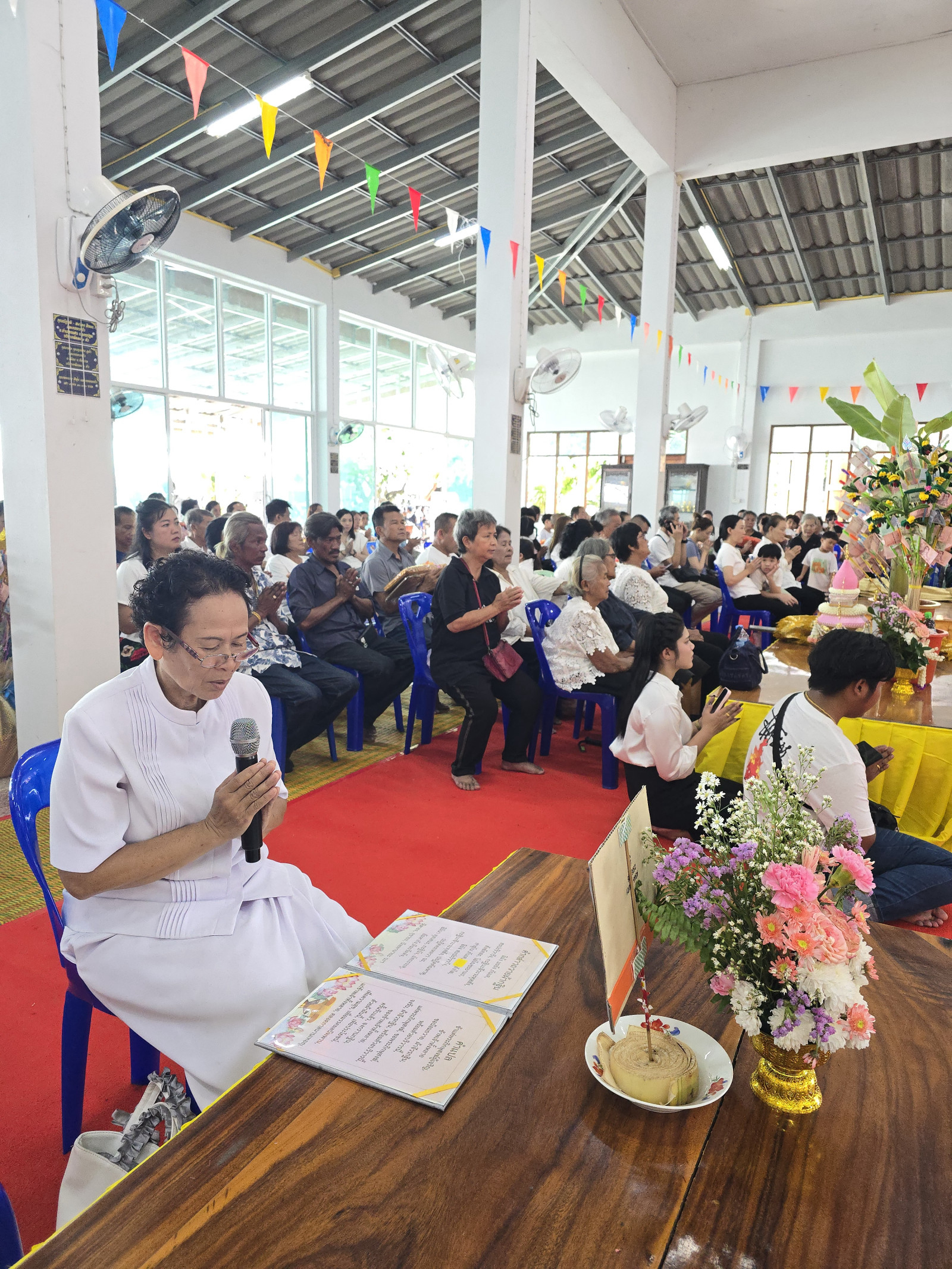ภาพกล่าวคำถวายกฐินวัดหลวงพ่อขาว