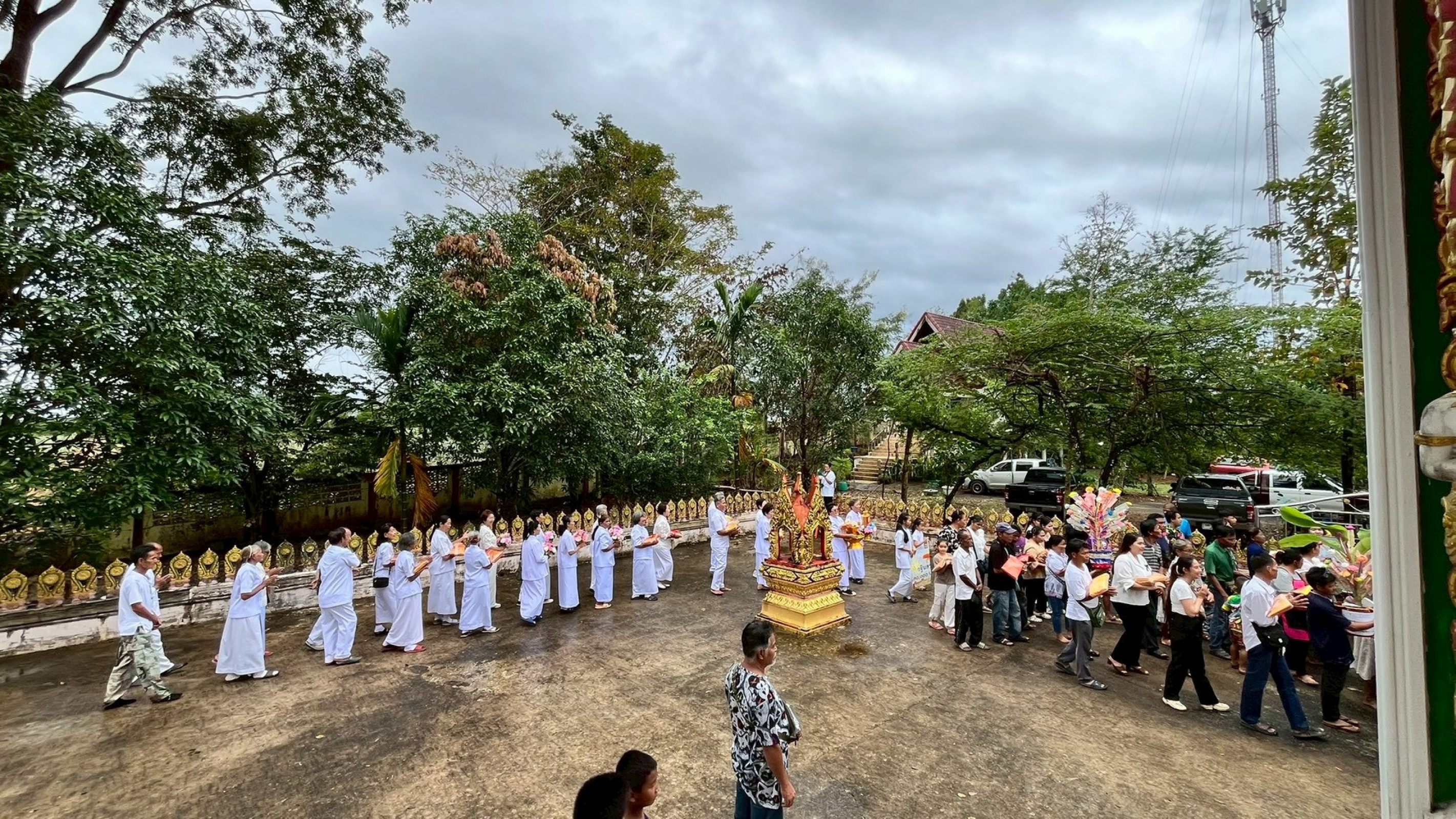 ภาพร่วมขบวนกฐินวัดนนทรีย์