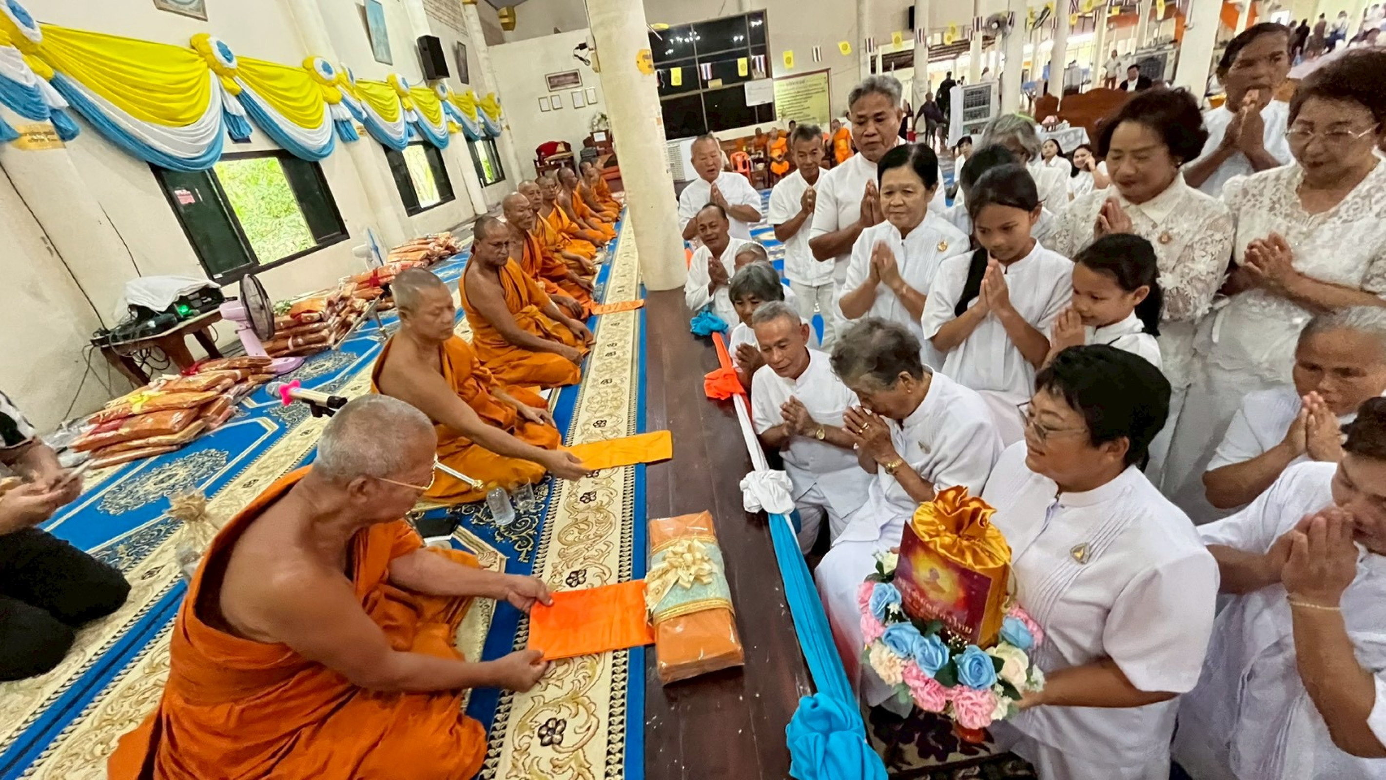 ภาพร่วมพิธีกรรมวัดนนทรีย์