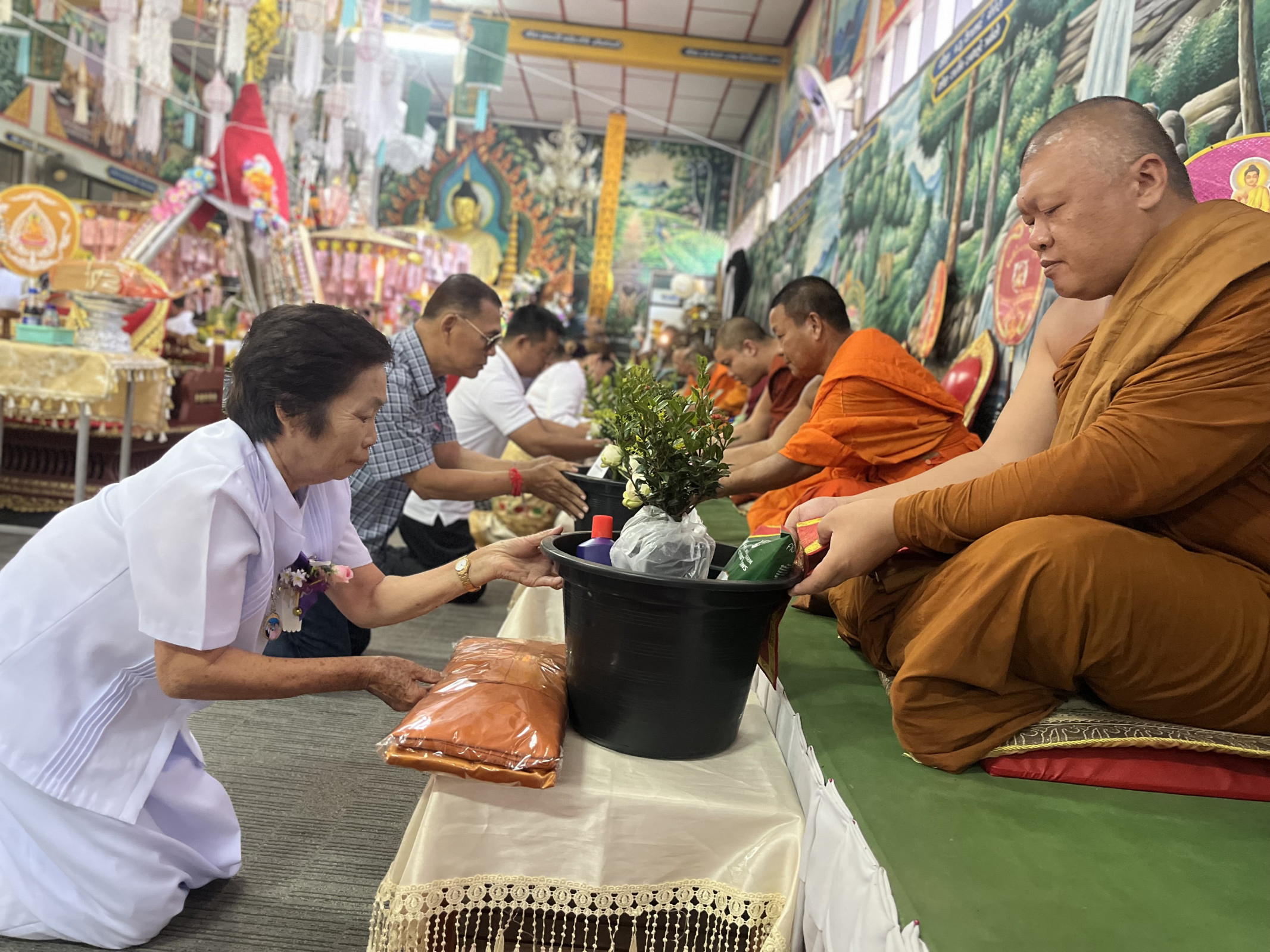 ภาพร่วมพิธีกรรมวัดสันชุม