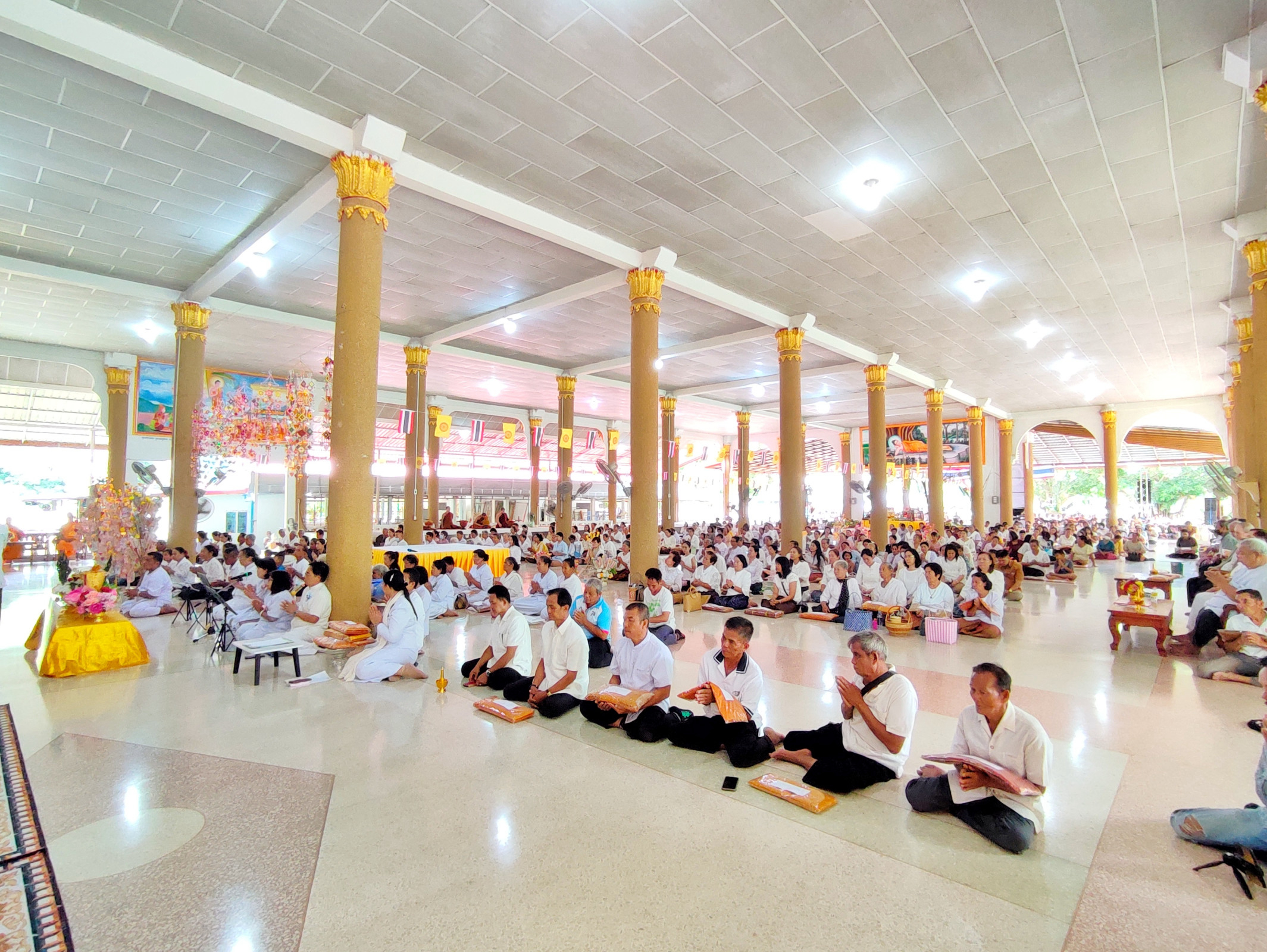 ภาพร่วมพิธีกรรมวัดป่าหนองยาว