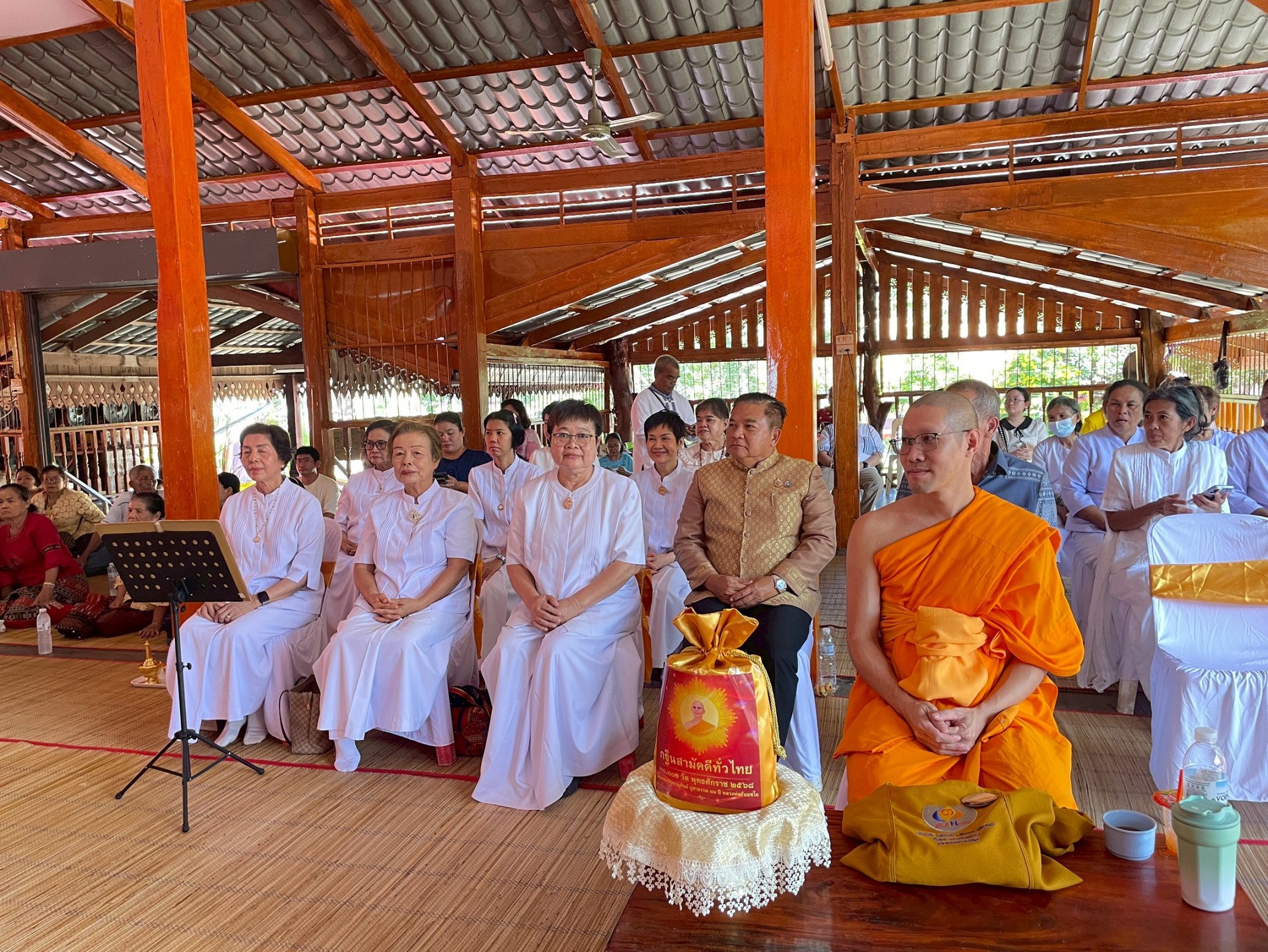 ภาพร่วมพิธีกรรมวัดสุวรรณาราม