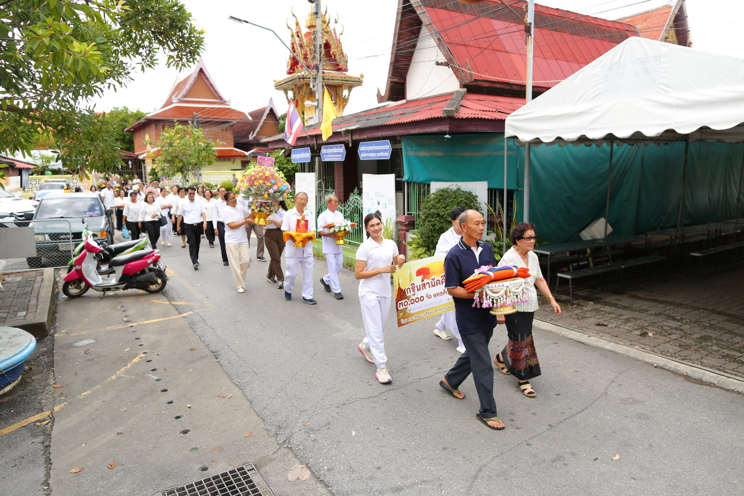 ภาพร่วมขบวนกฐินวัดชีสระอินทร์