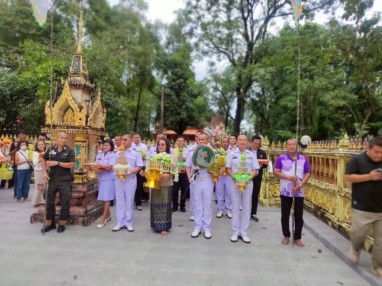 ภาพร่วมพิธีกรรมวัดแหลมกลัด