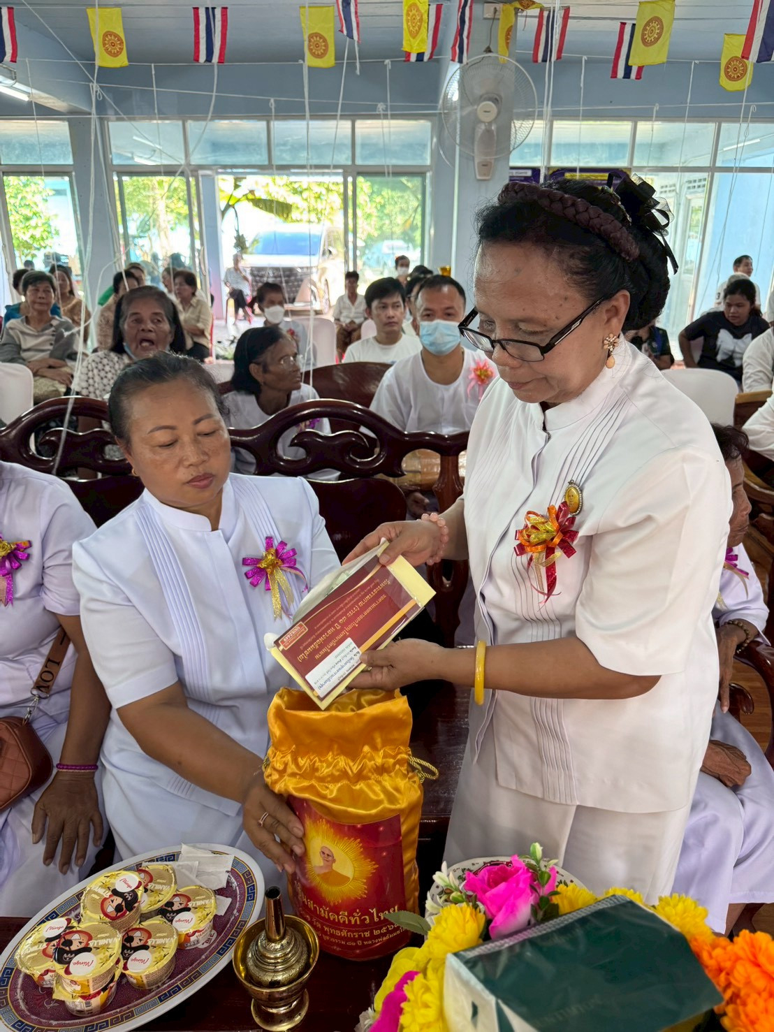 ภาพร่วมพิธีกรรมวัดเนินผาสุกผลาราม