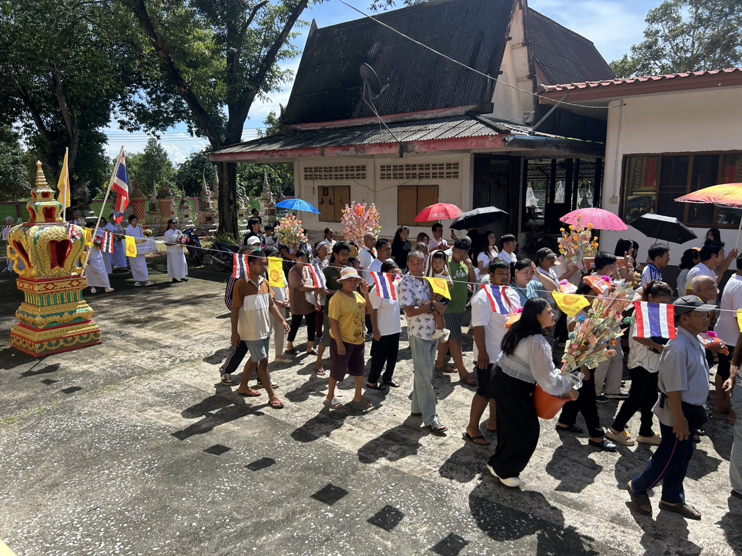 ภาพร่วมพิธีกรรมวัดหนองปรือ