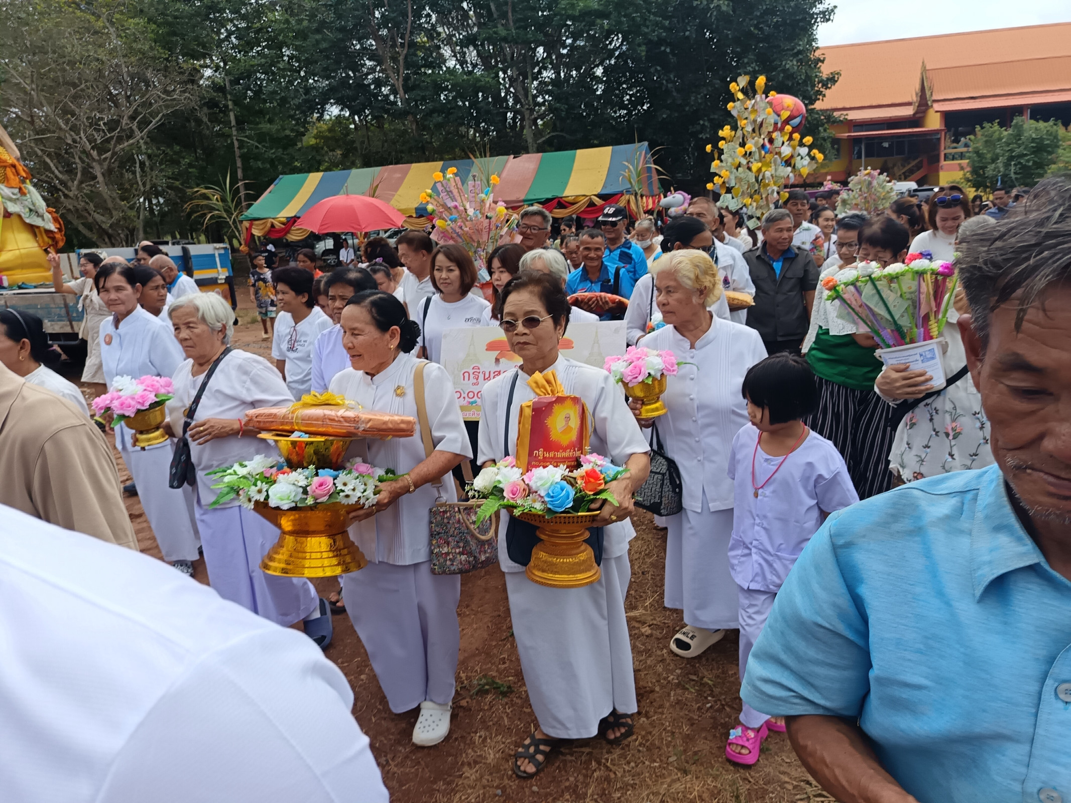 ภาพร่วมขบวนกฐินสำนักสงฆ์คลองมะเดื่อ