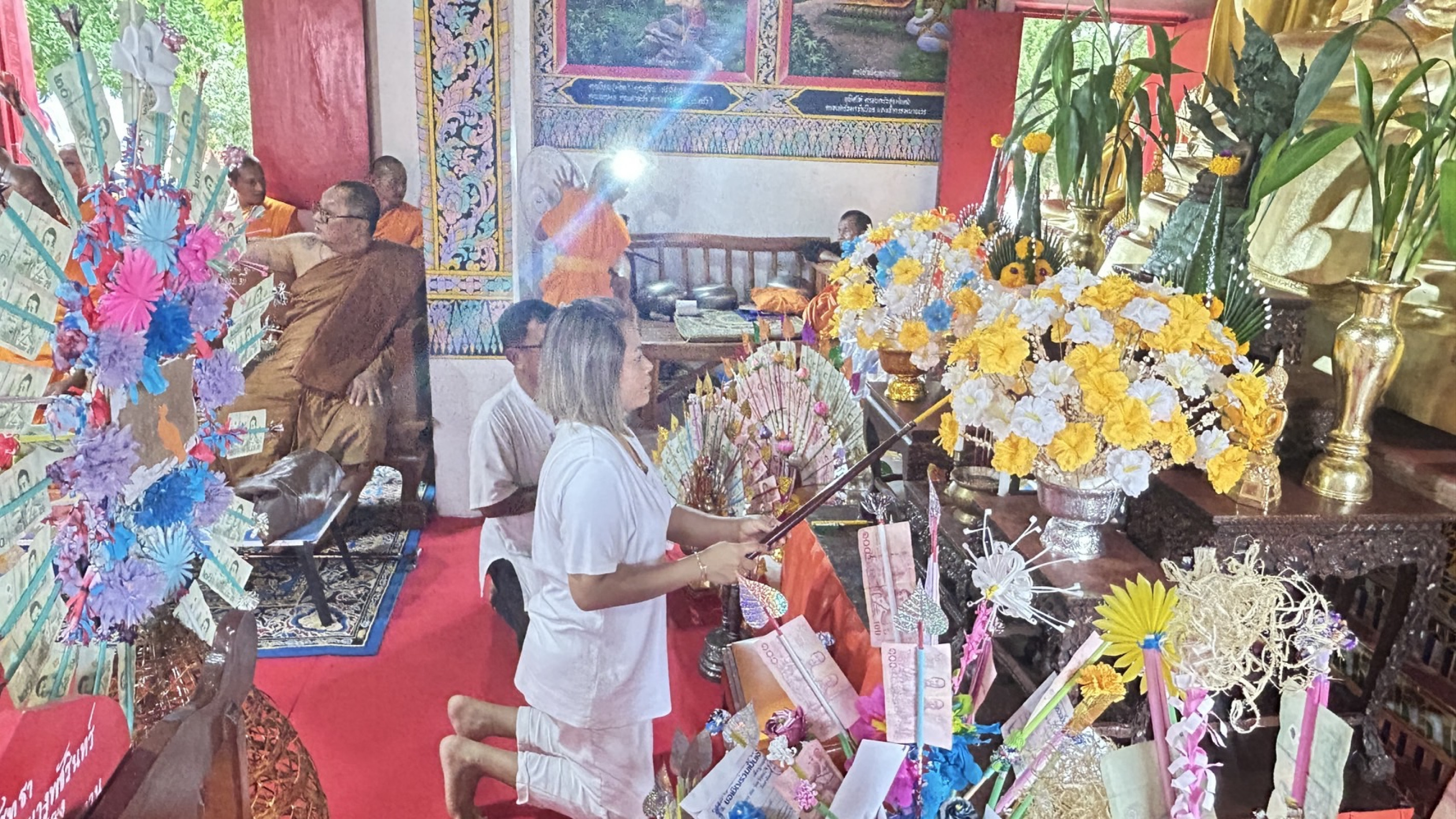 ภาพร่วมพิธีกรรมวัดวังมะริว